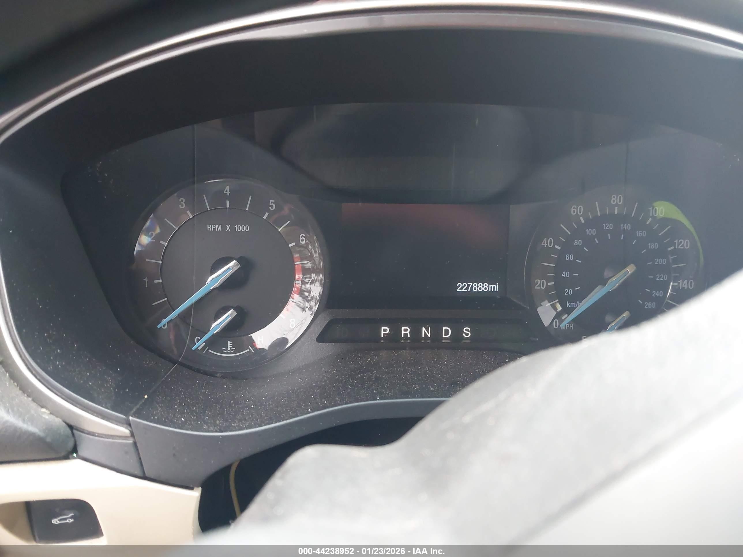 FORD FUSION image 7