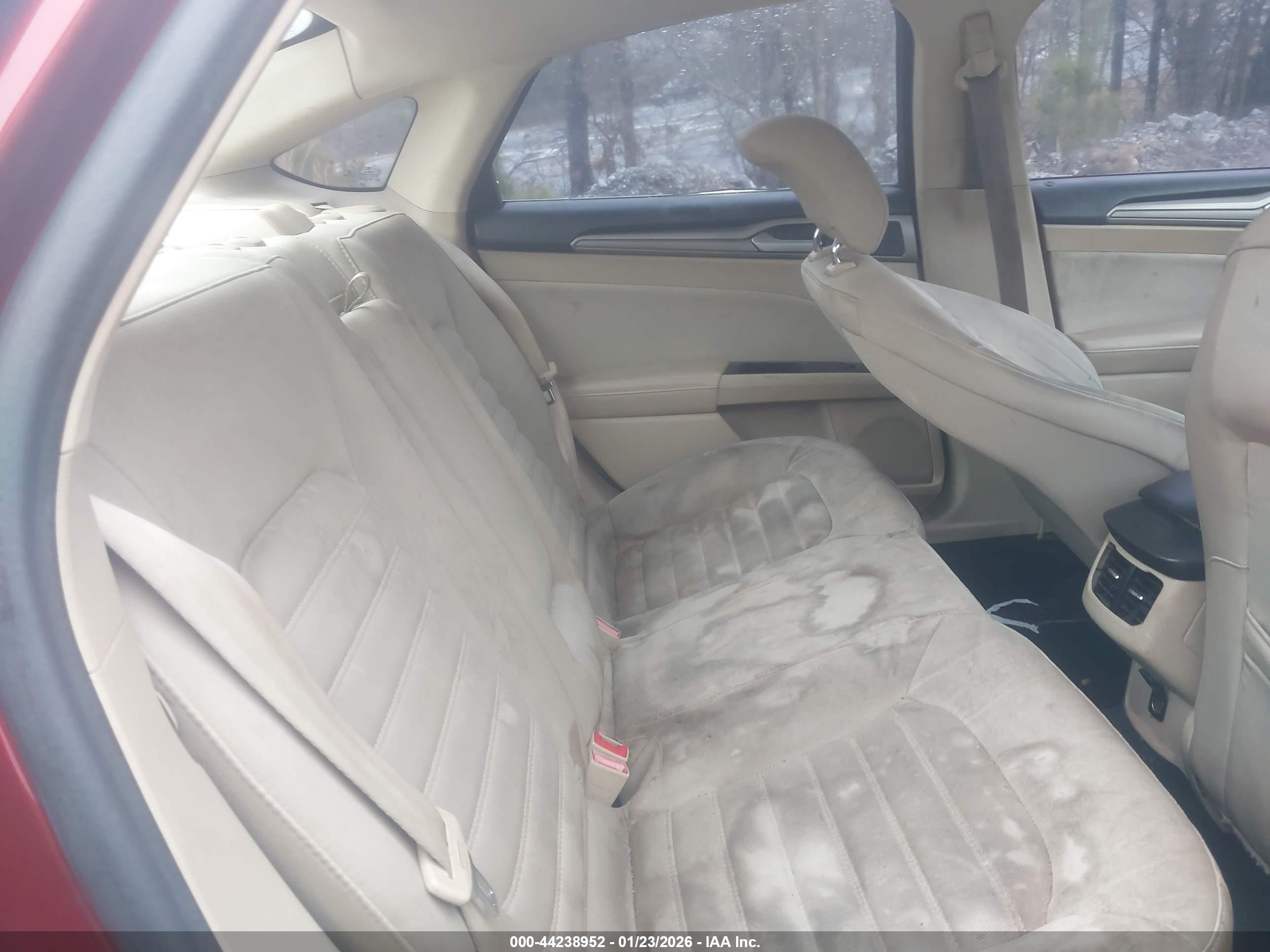 FORD FUSION image 8