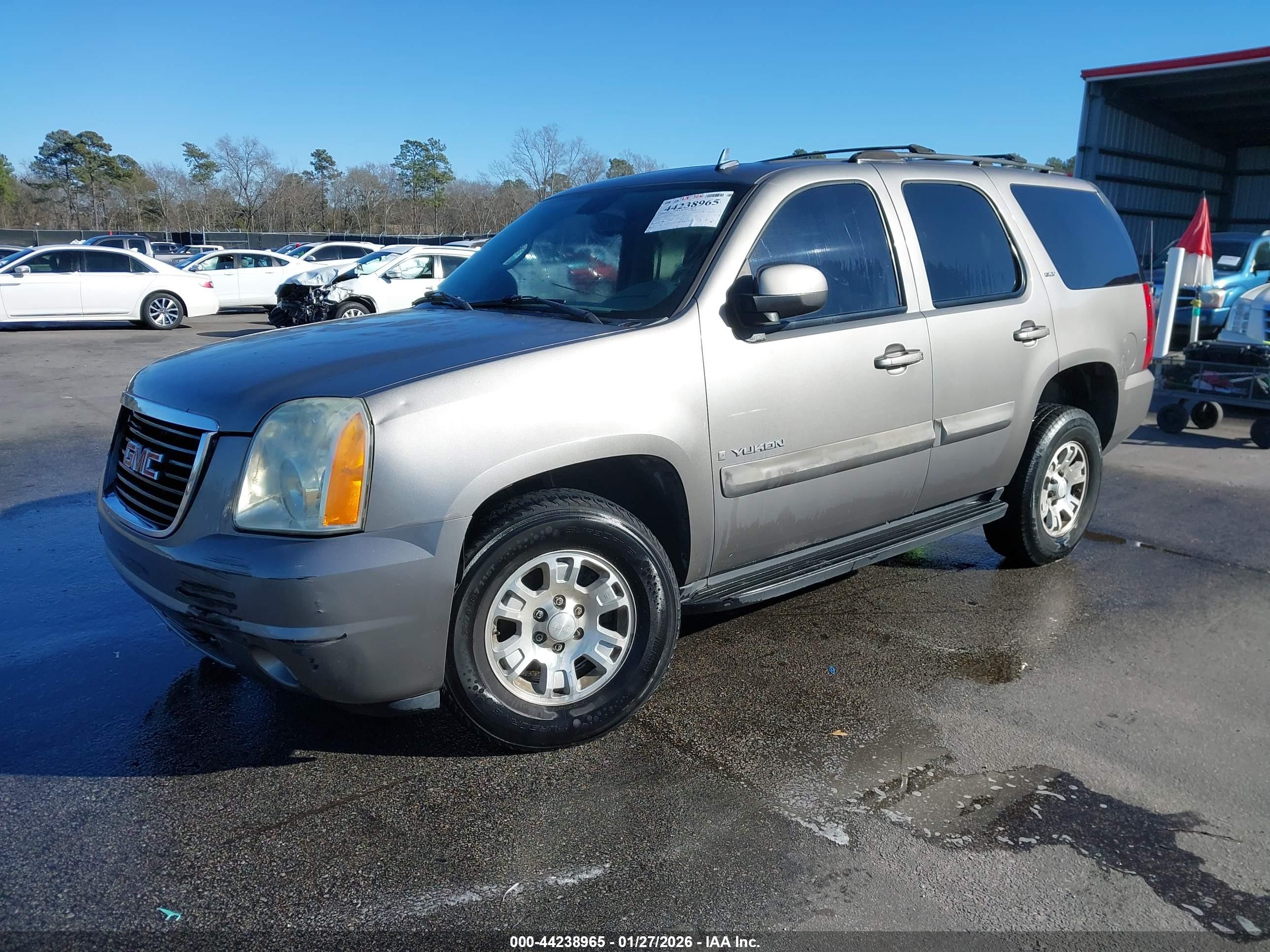 GMC YUKON image 2