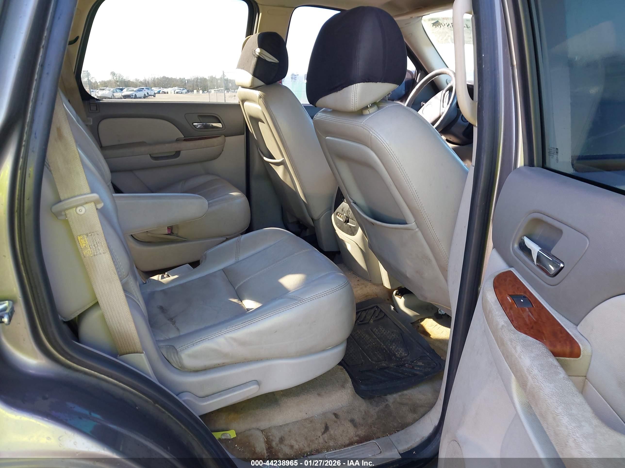 GMC YUKON image 8