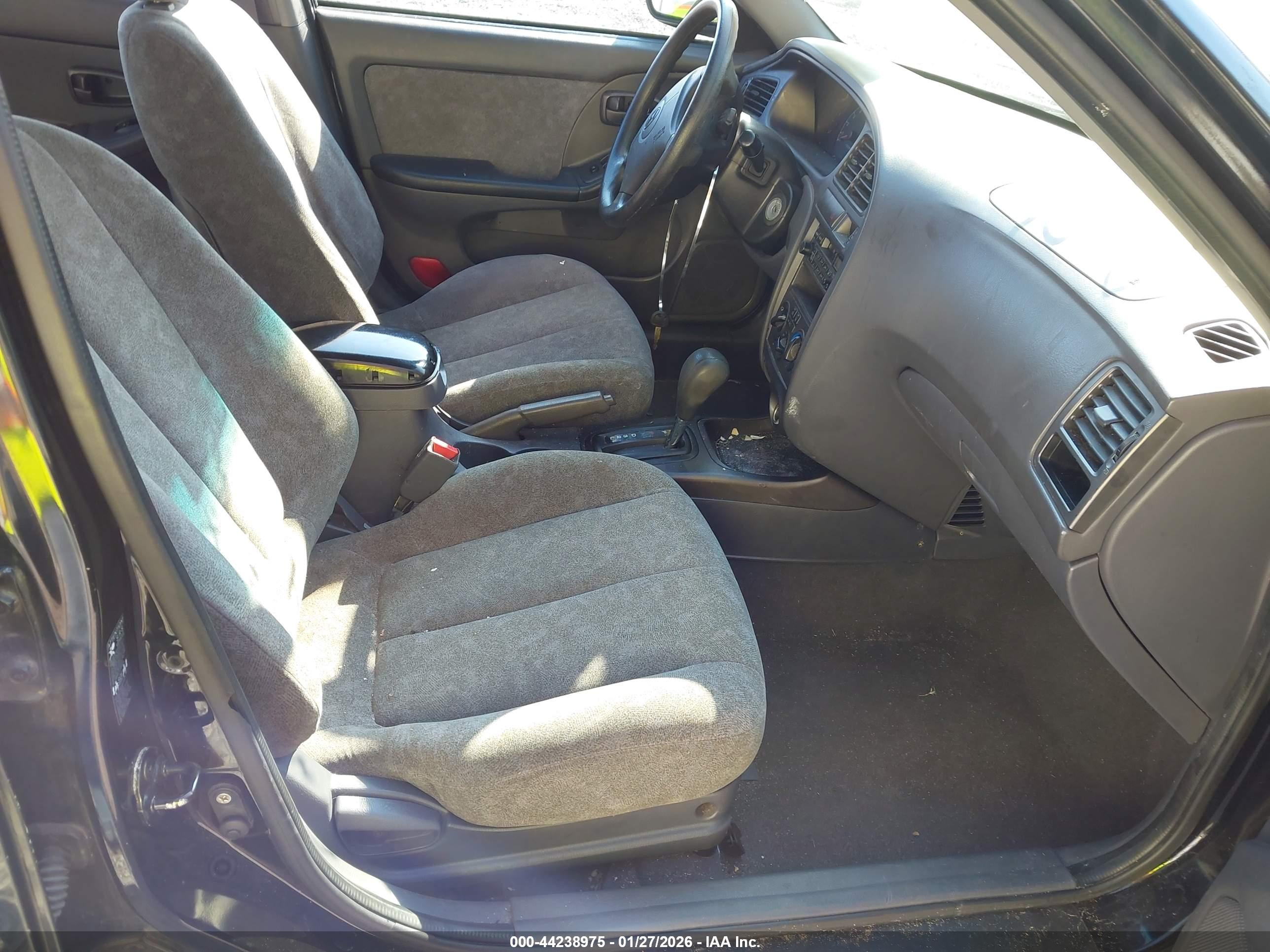 HYUNDAI ELANTRA image 5