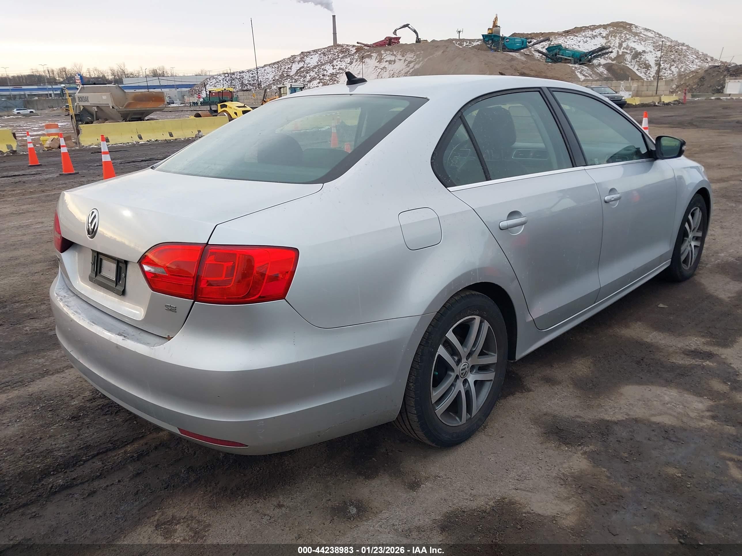 VOLKSWAGEN JETTA image 4