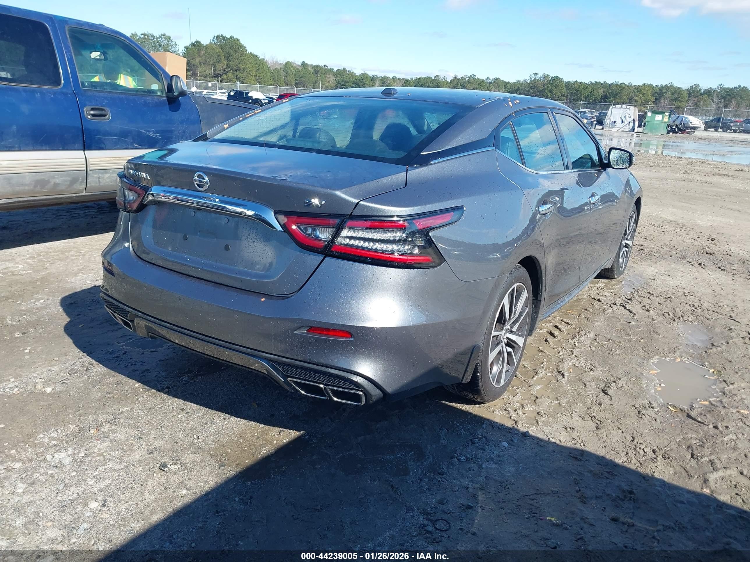 NISSAN MAXIMA image 4