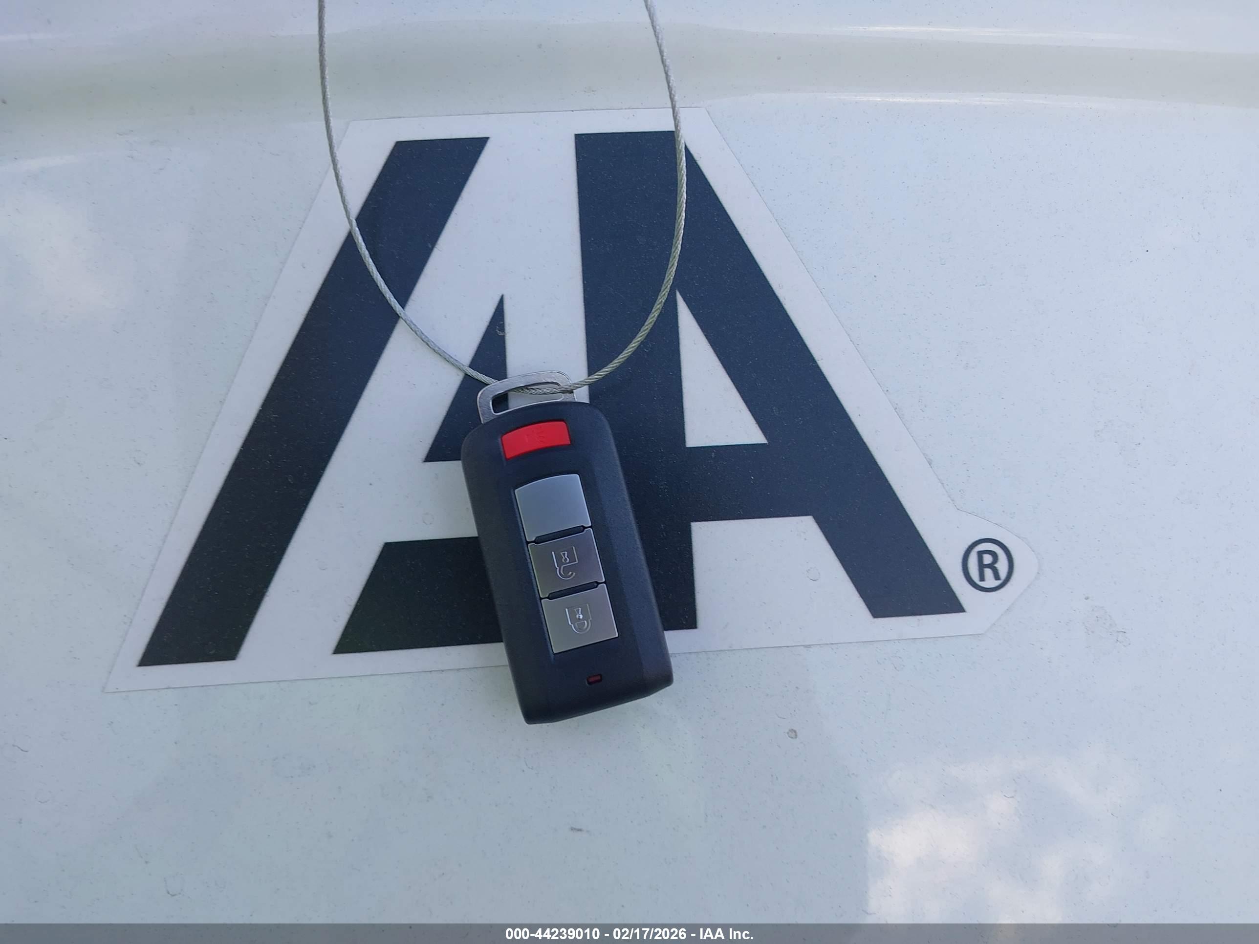 MITSUBISHI OUTLANDER image 11