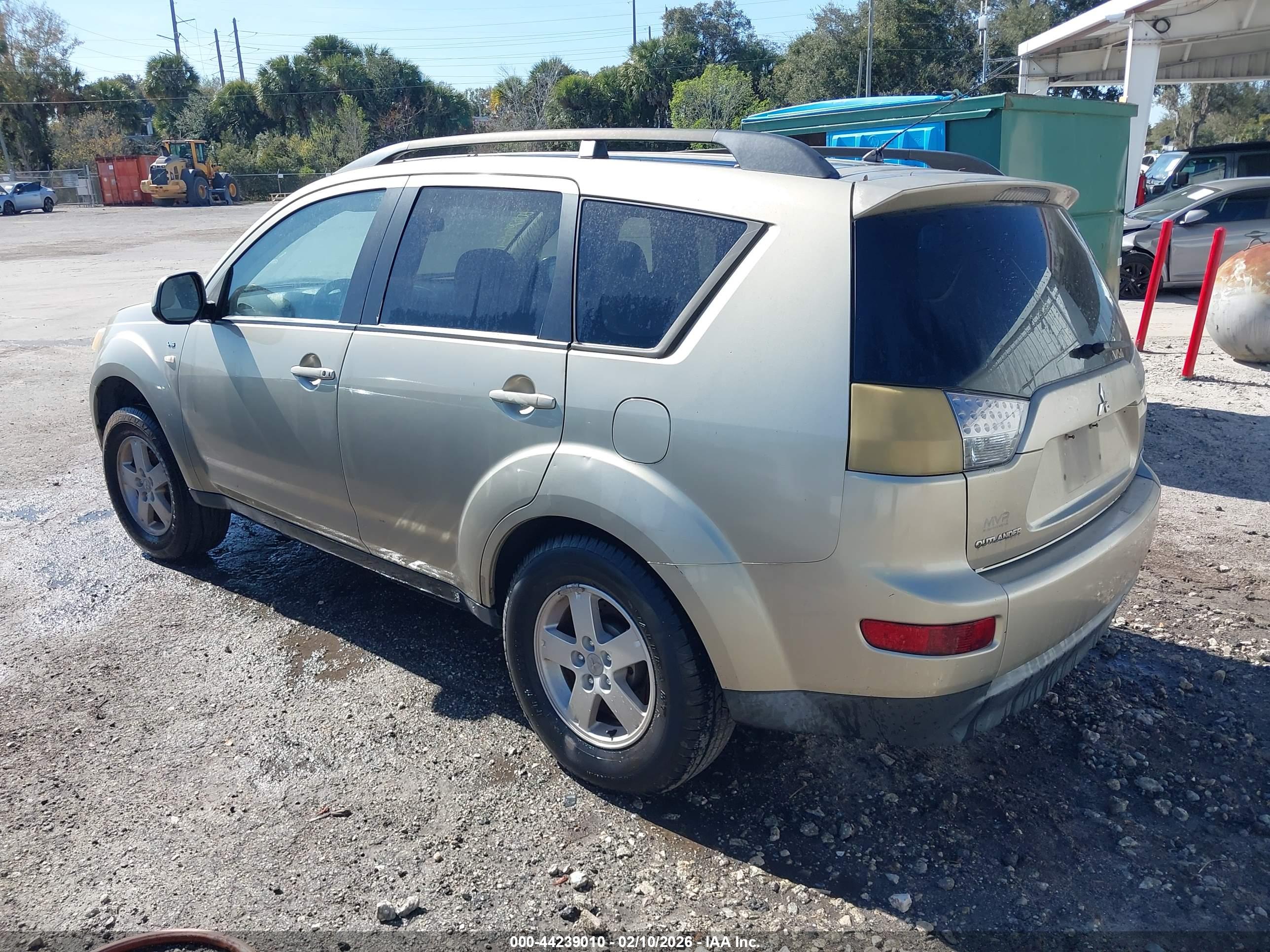 MITSUBISHI OUTLANDER image 3