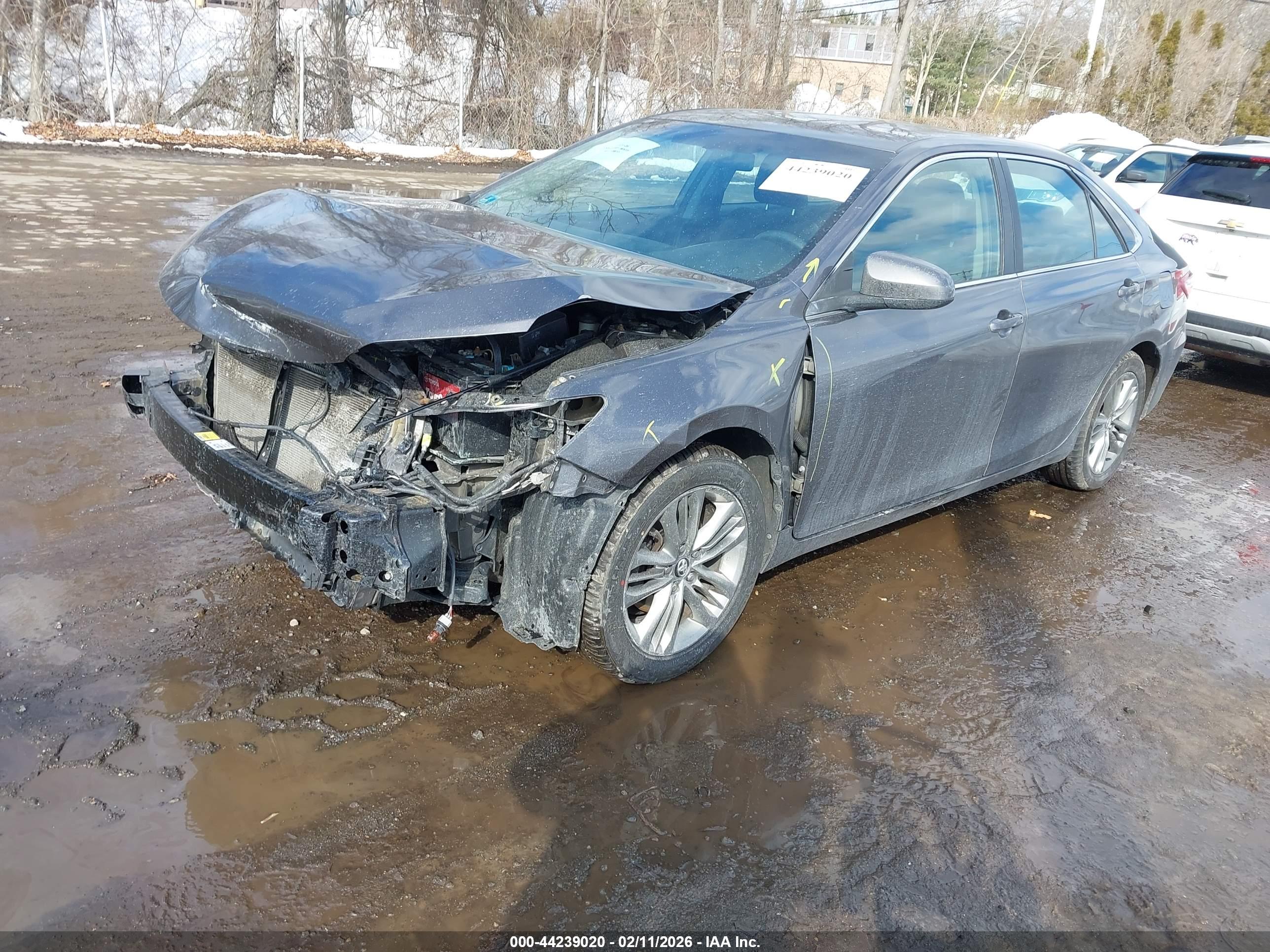 TOYOTA CAMRY image 2