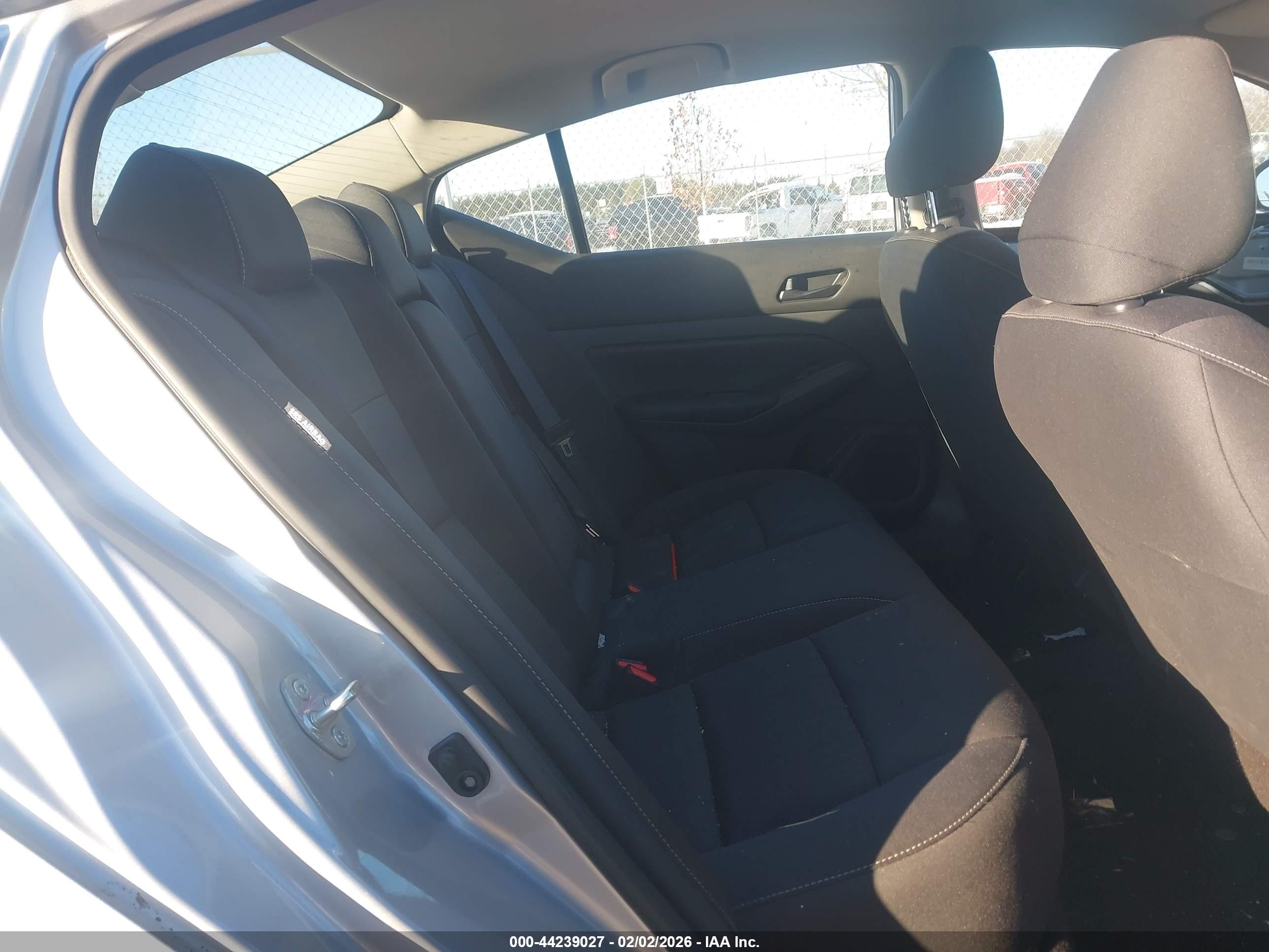 NISSAN ALTIMA image 8