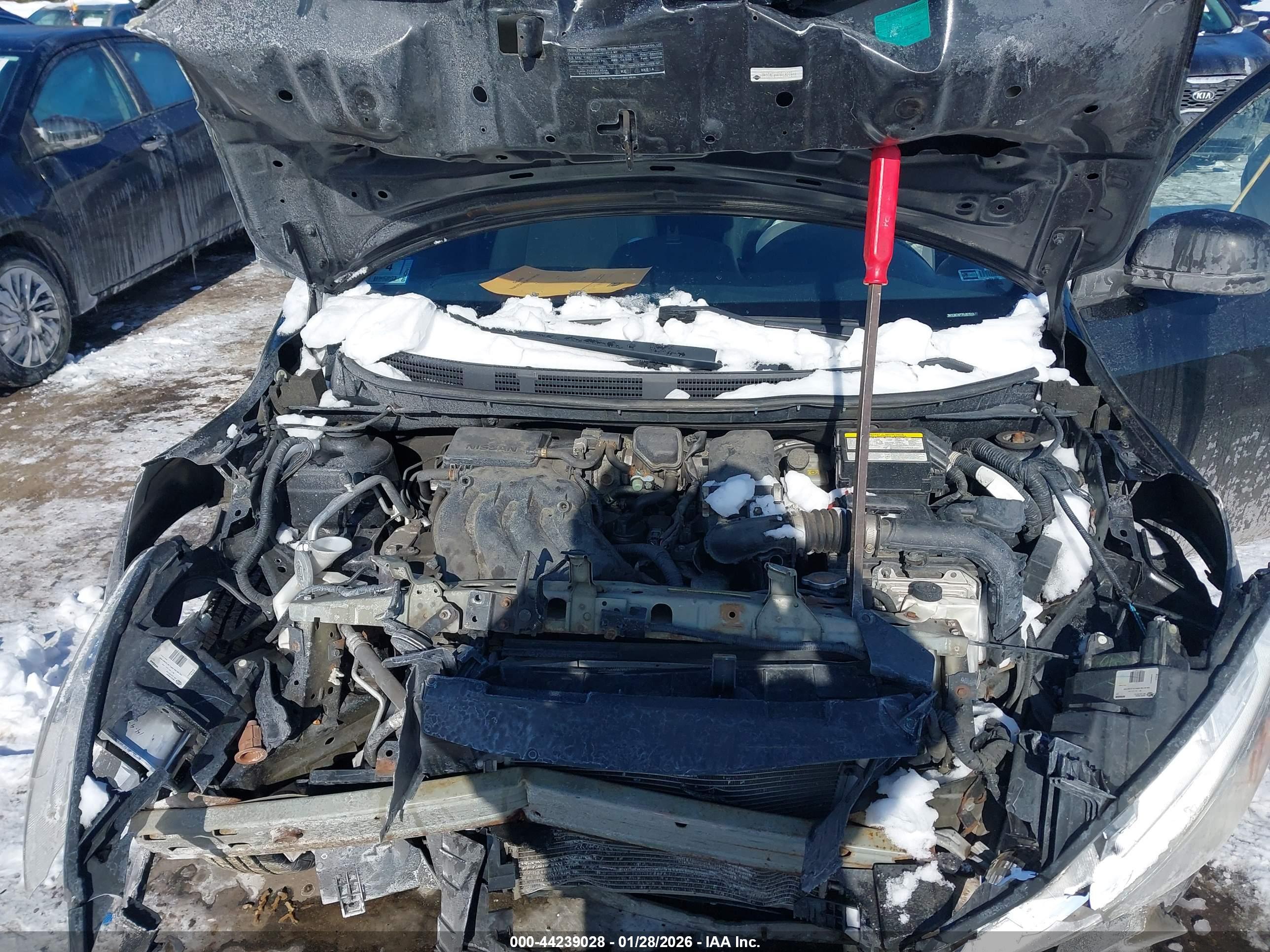 NISSAN VERSA image 10