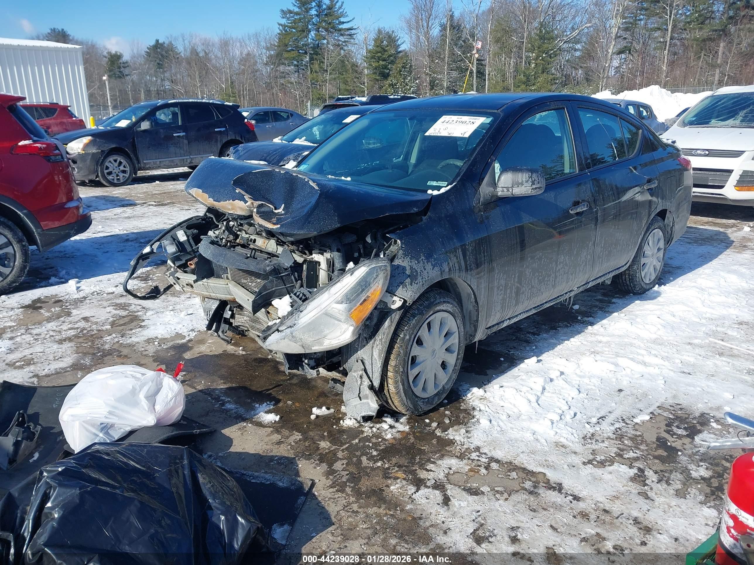 NISSAN VERSA image 2