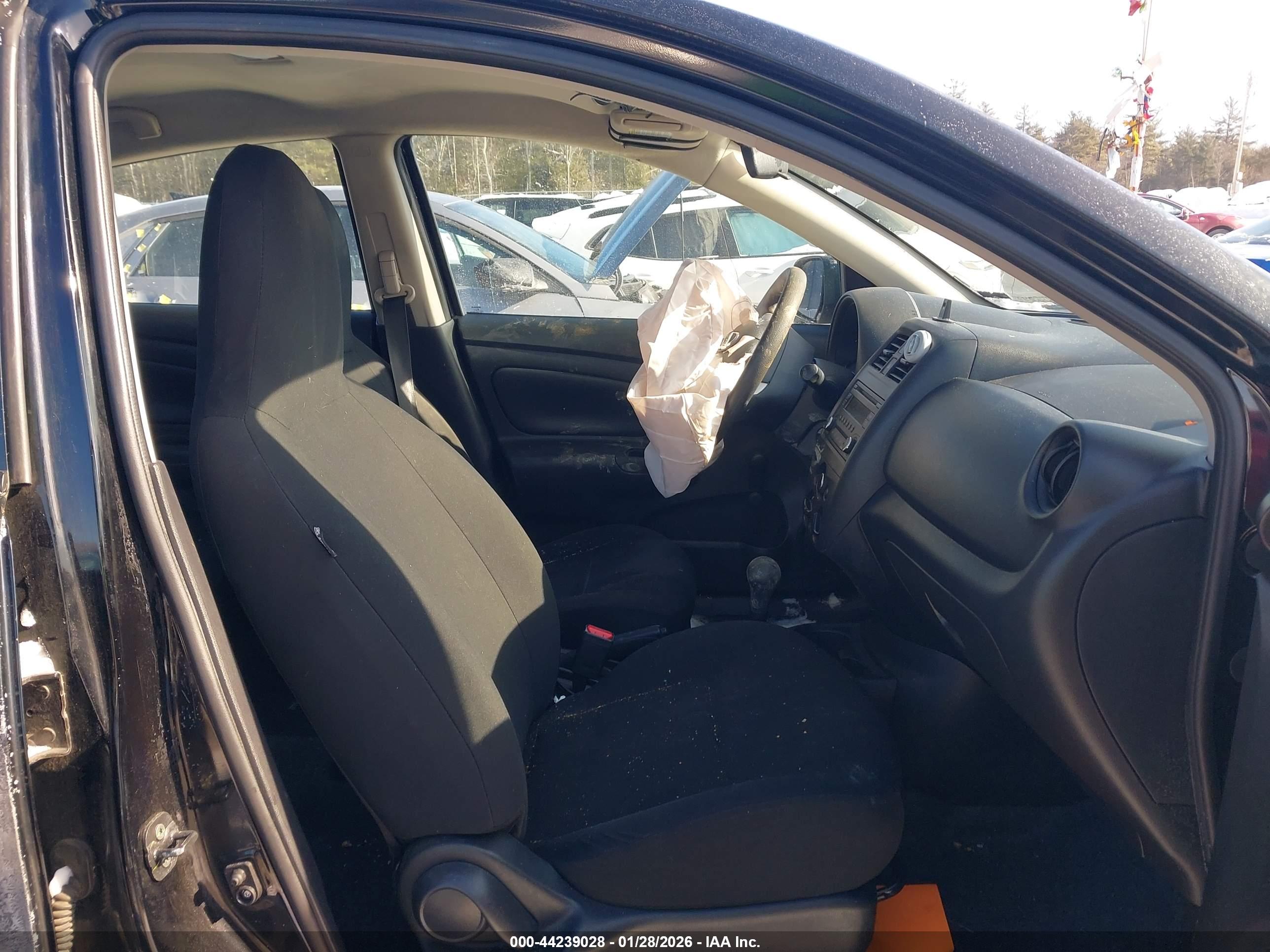NISSAN VERSA image 5