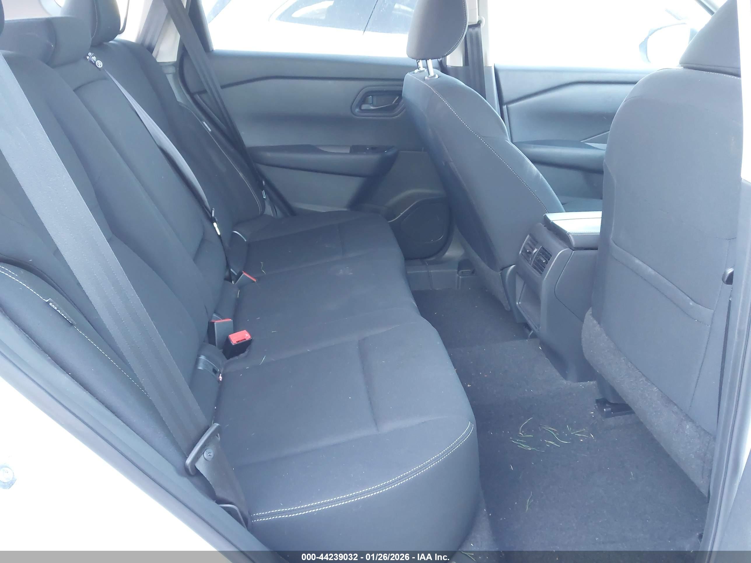 NISSAN ROGUE image 8