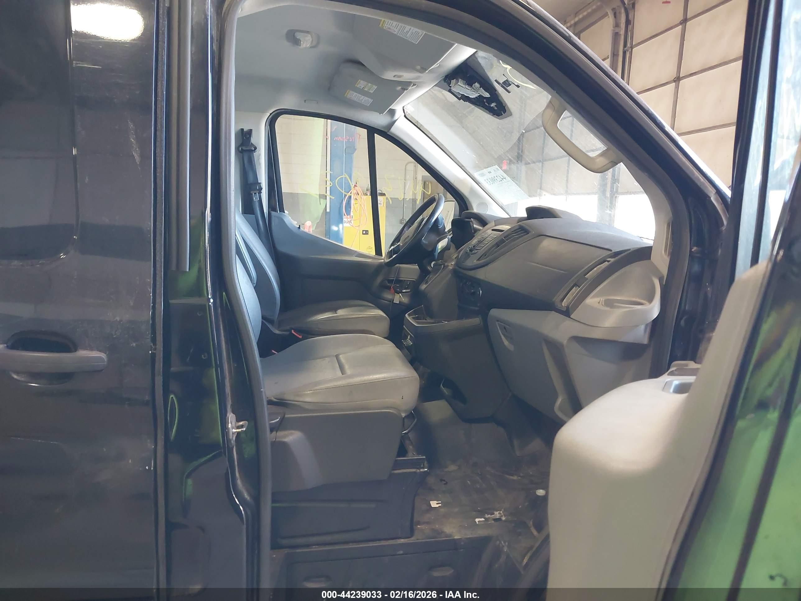 FORD TRANSIT-150 image 5
