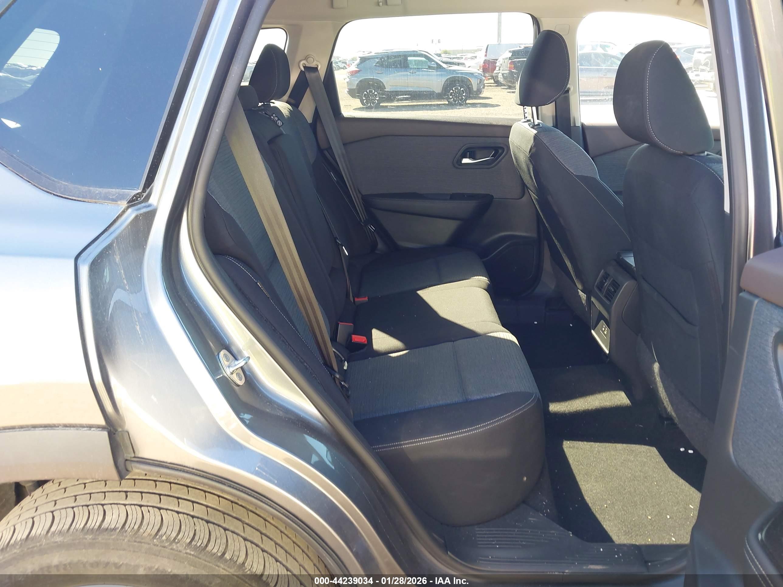 NISSAN ROGUE image 8