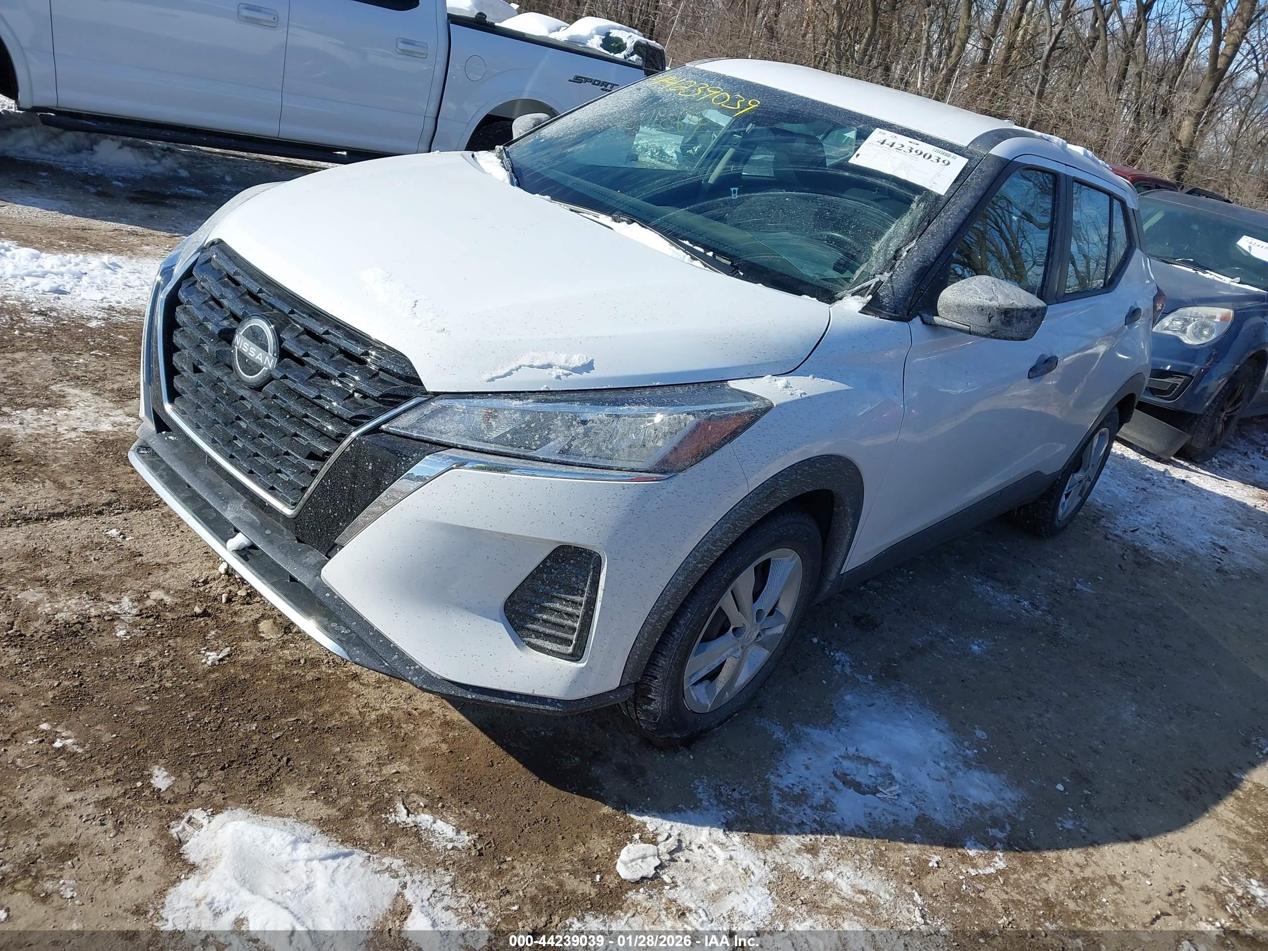 NISSAN KICKS image 2