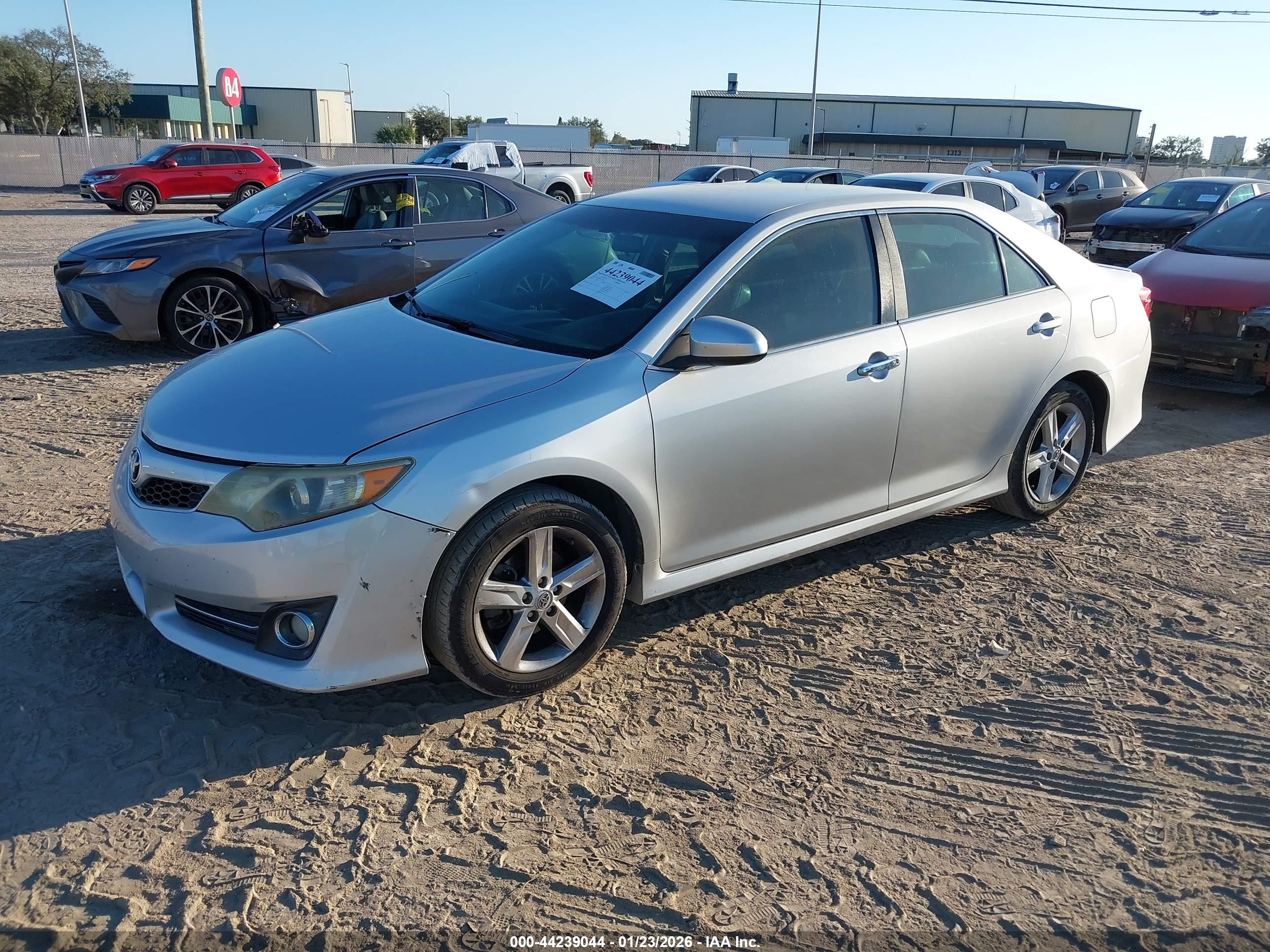 TOYOTA CAMRY image 2
