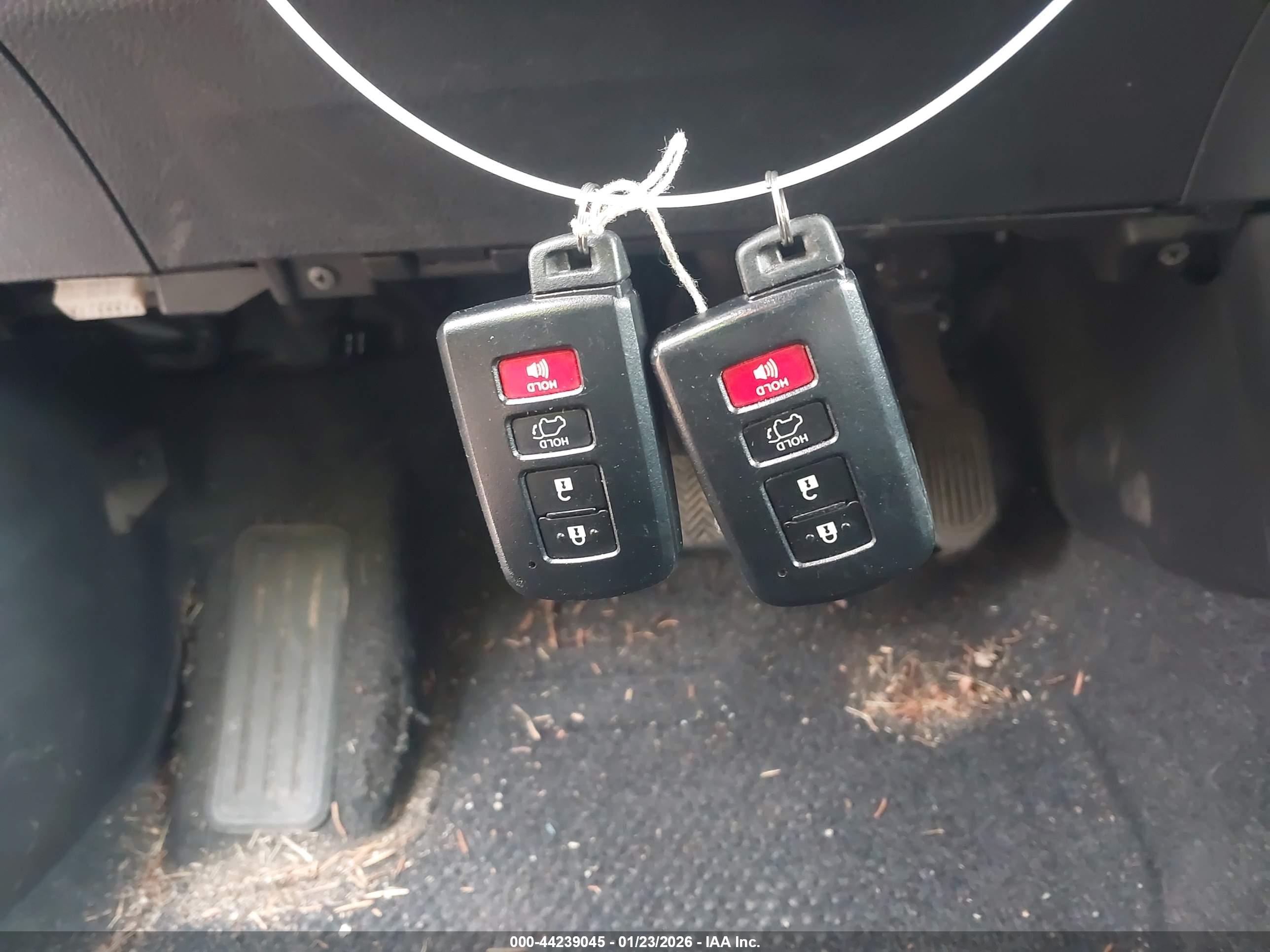 TOYOTA RAV4 image 11