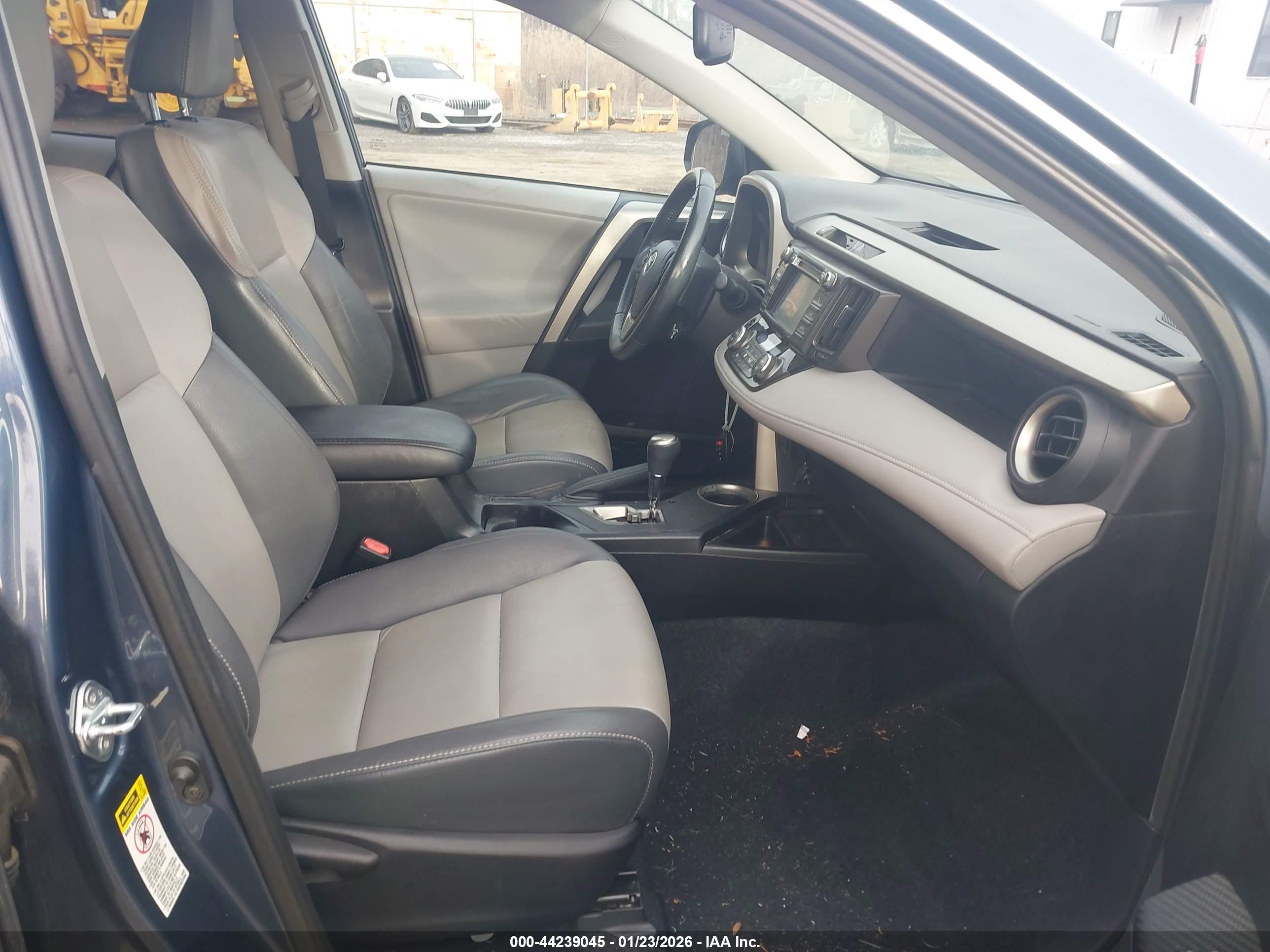 TOYOTA RAV4 image 5