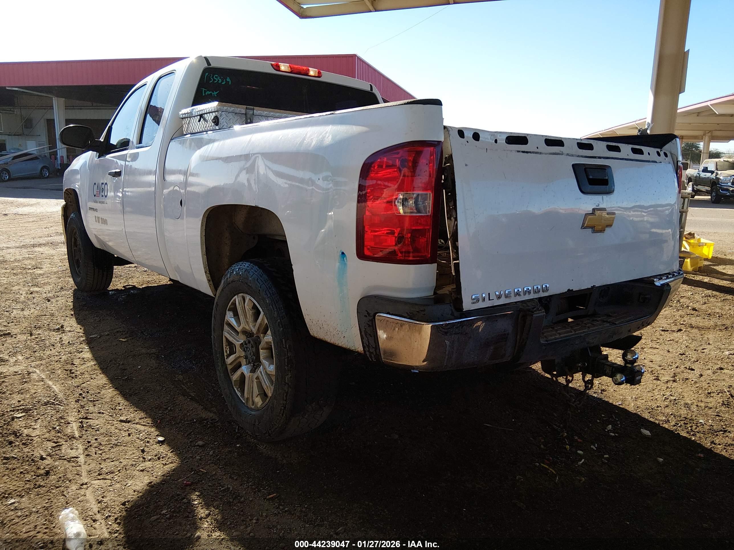CHEVROLET SILVERADO image 3