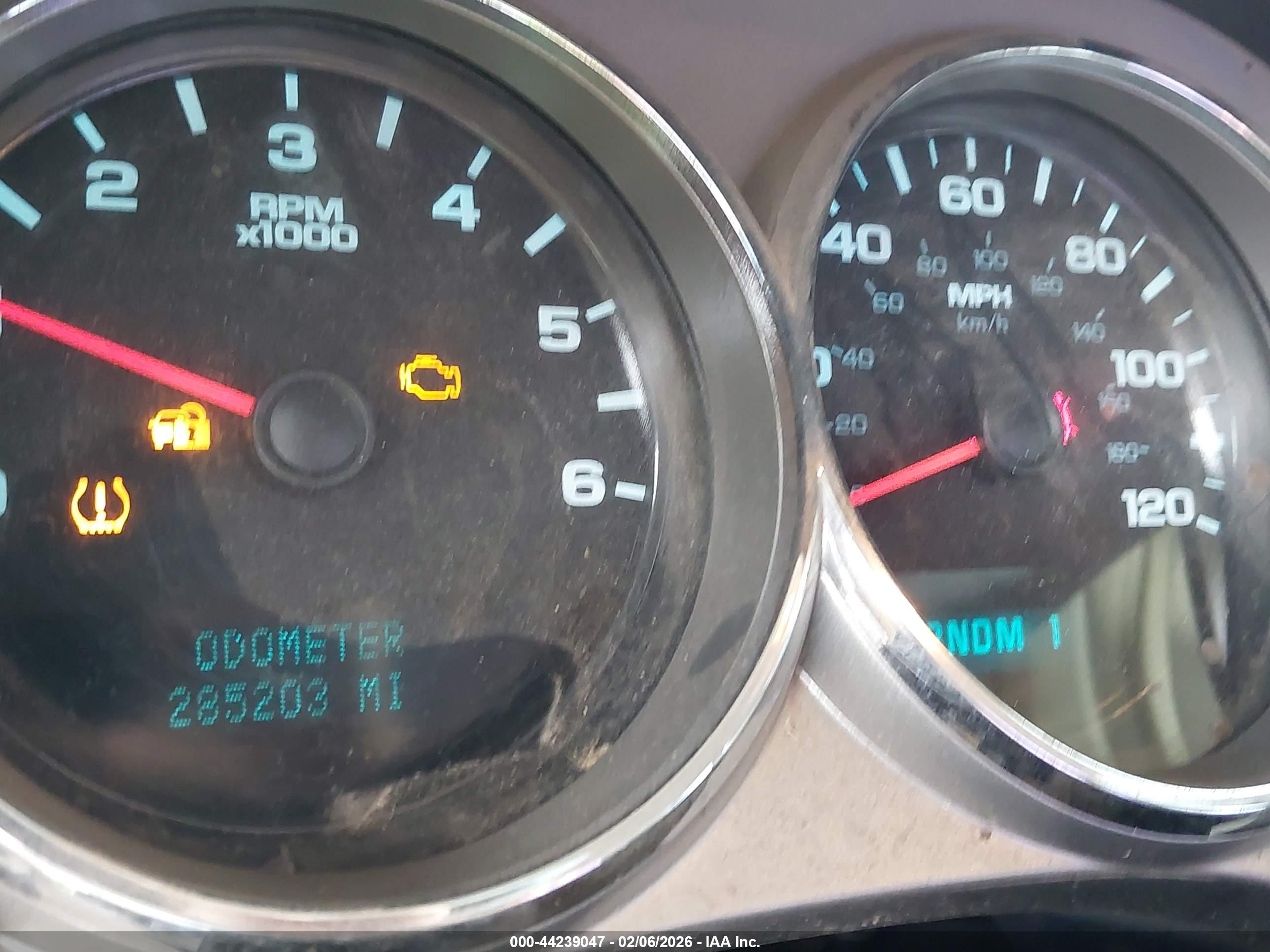 CHEVROLET SILVERADO image 7