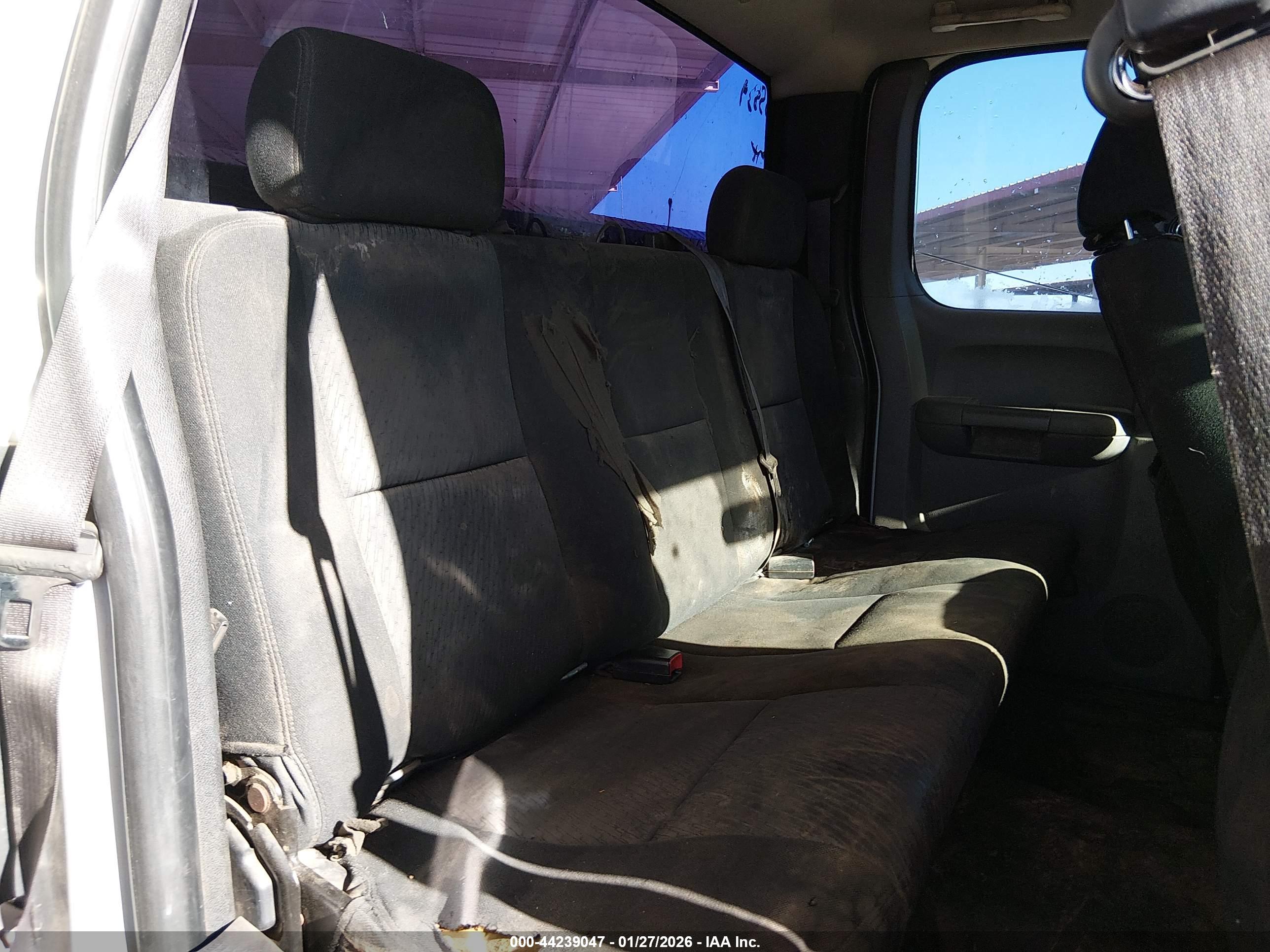 CHEVROLET SILVERADO image 8
