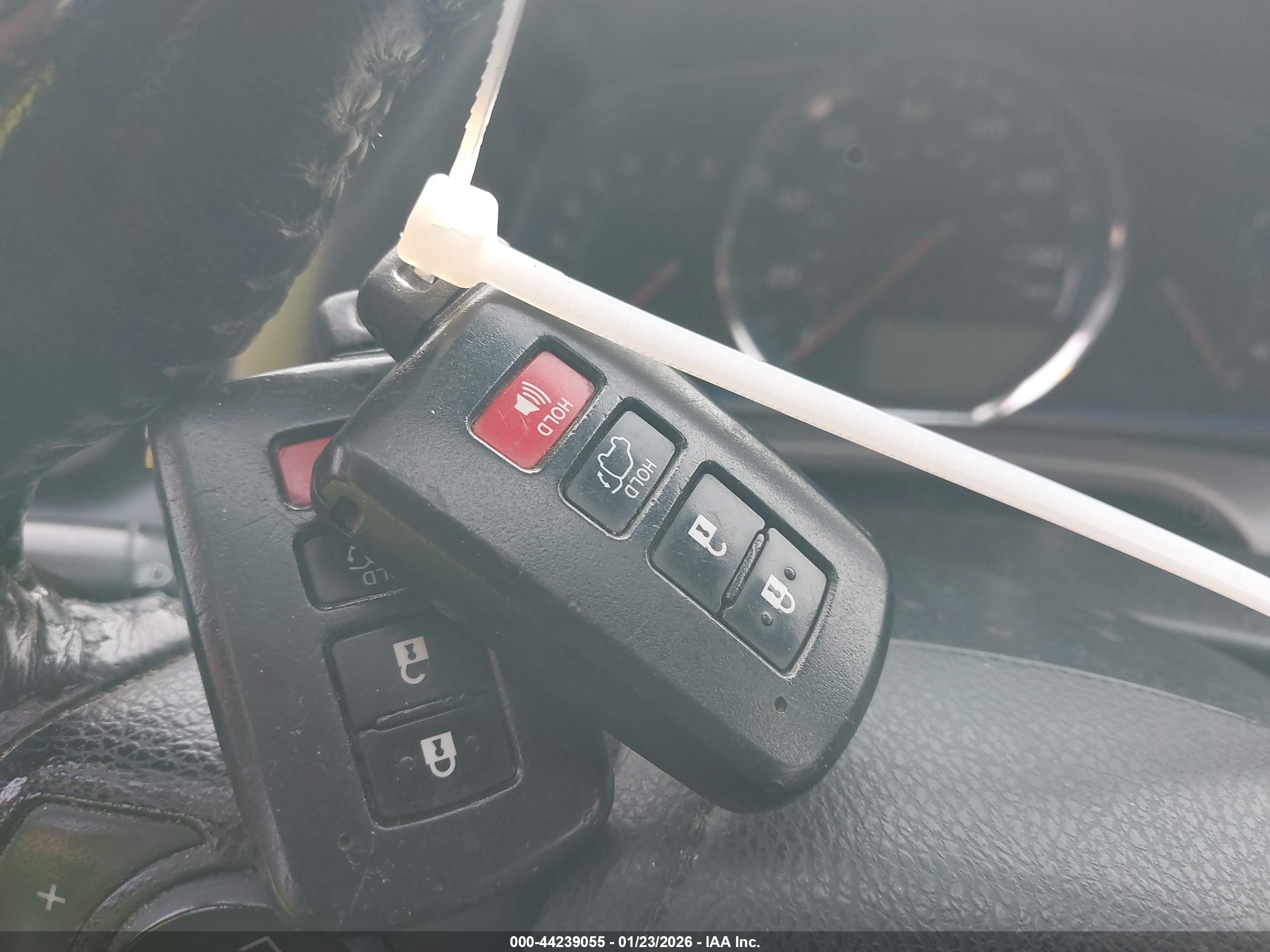 TOYOTA RAV4 image 11