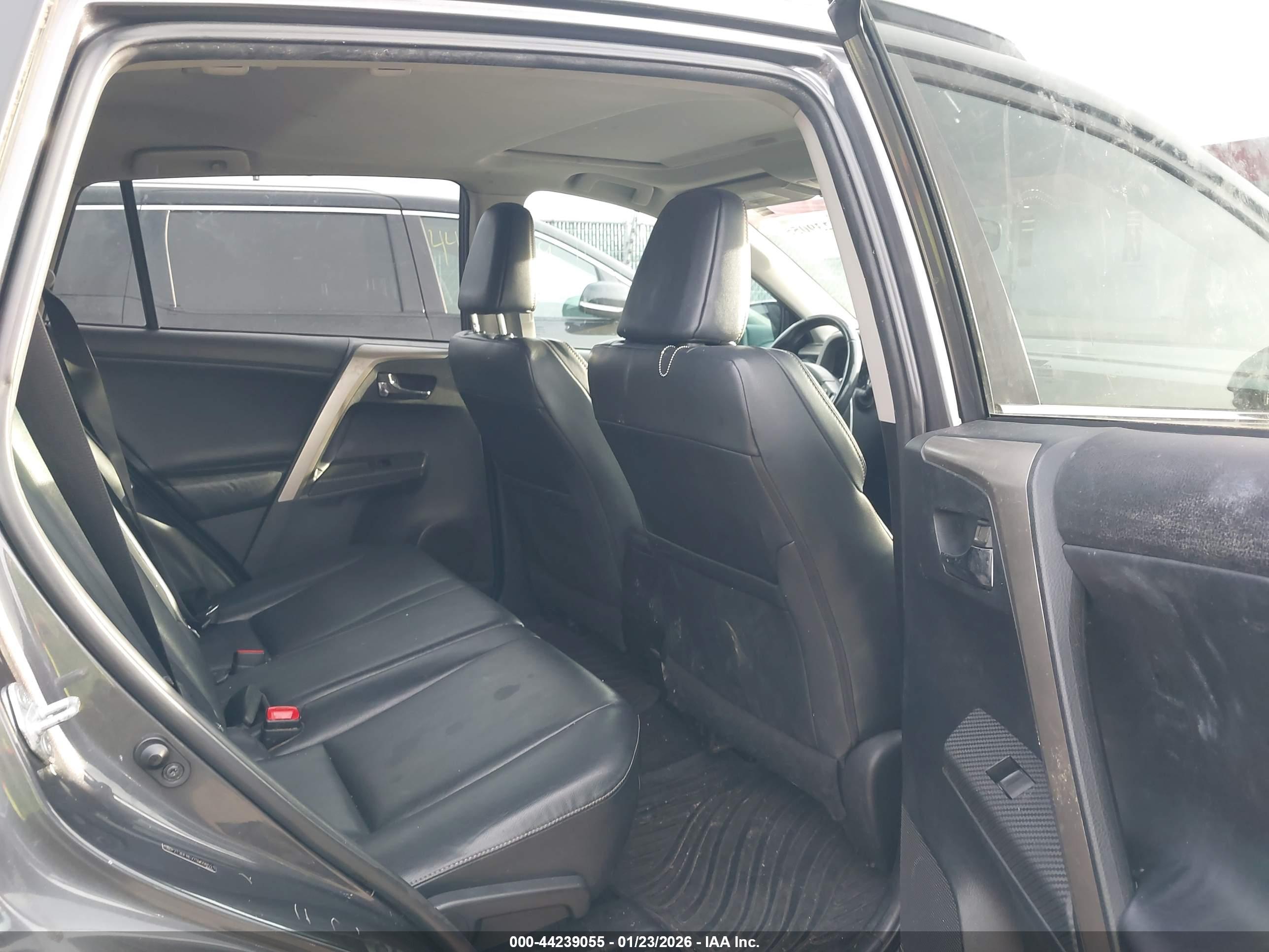 TOYOTA RAV4 image 8