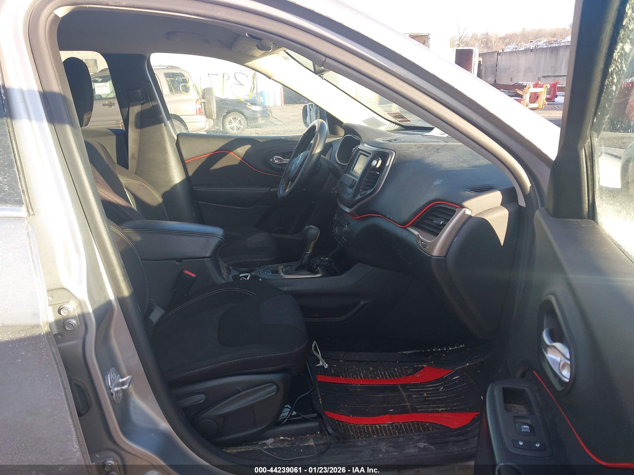 JEEP CHEROKEE image 5