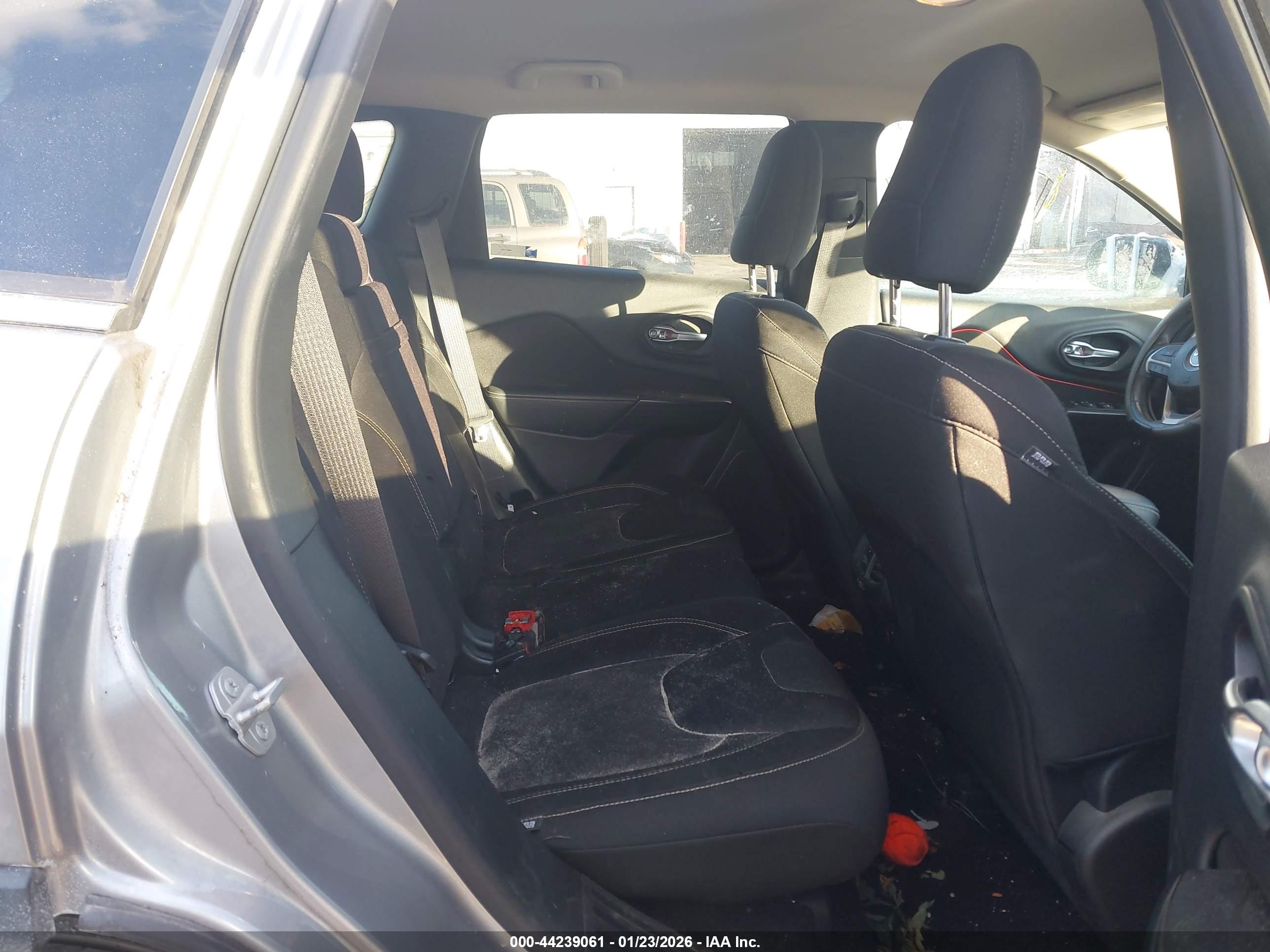JEEP CHEROKEE image 8