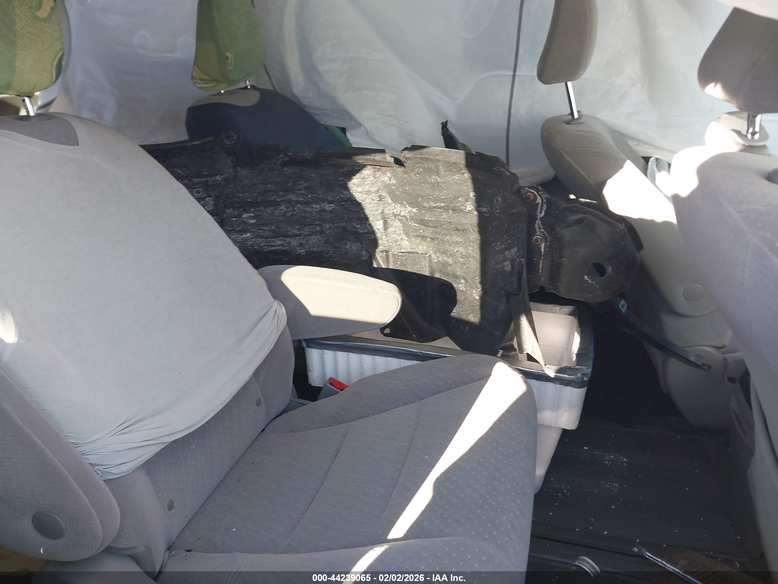 TOYOTA SIENNA image 8