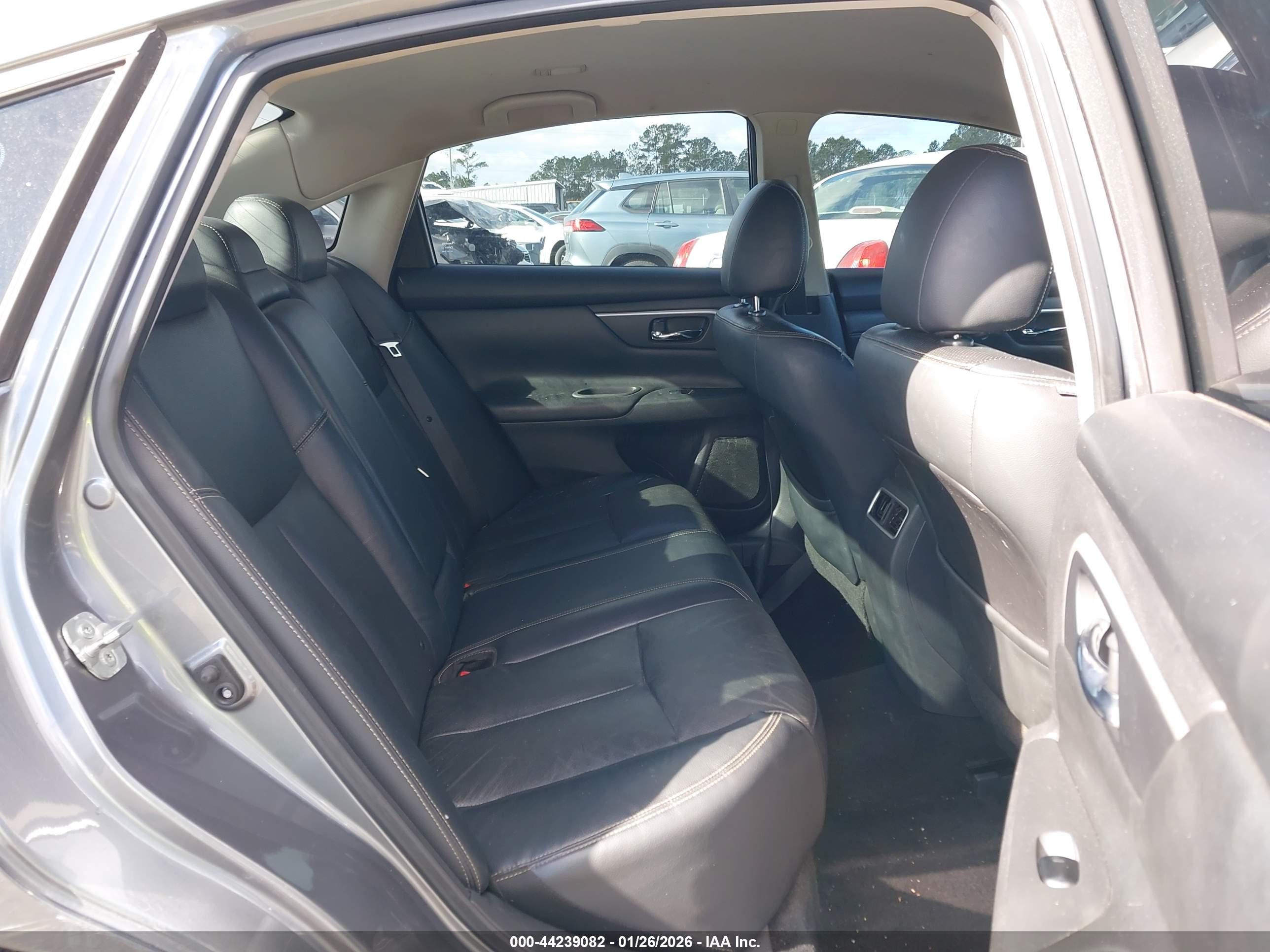 NISSAN ALTIMA image 8
