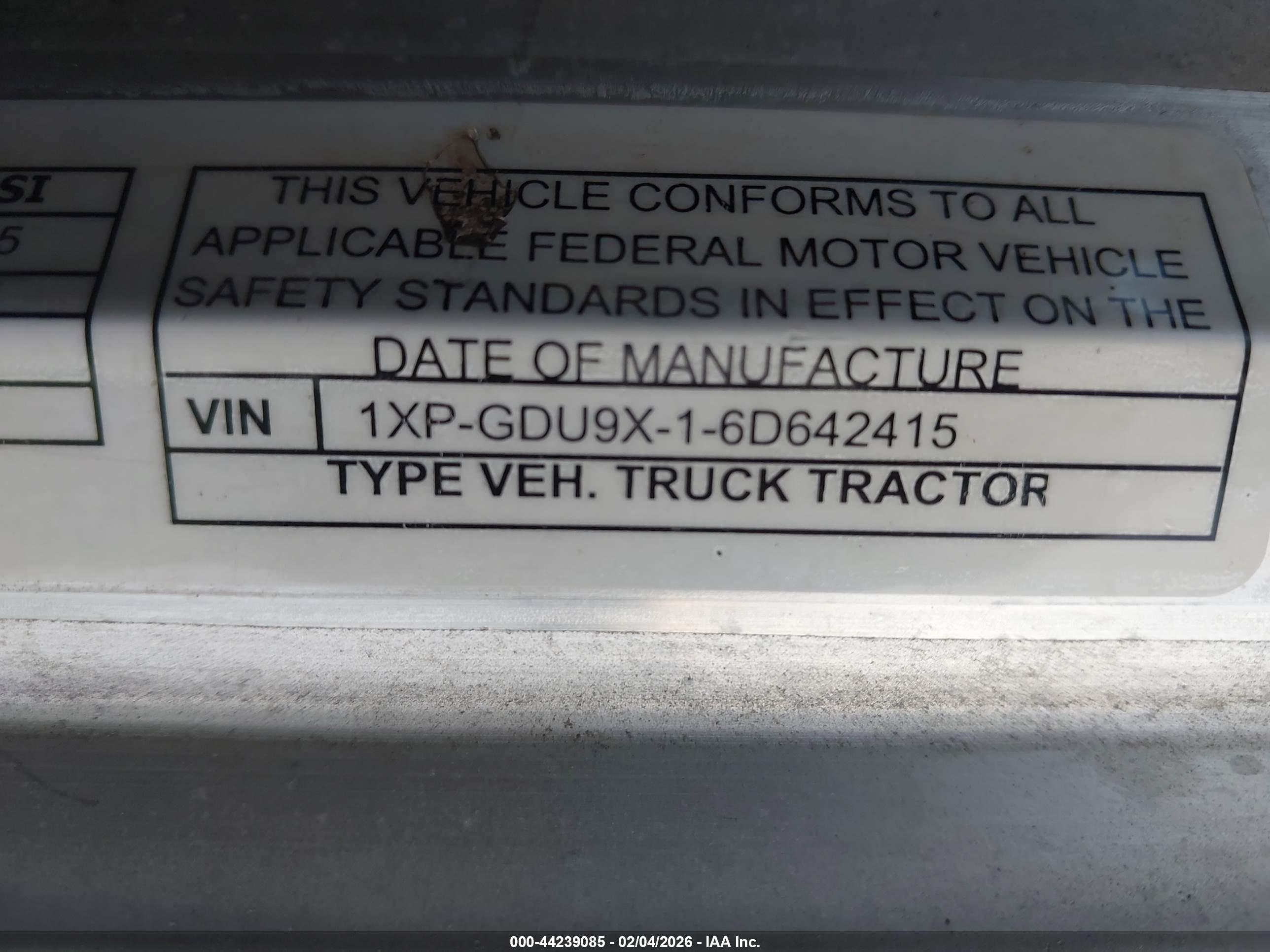 PETERBILT 385 image 9