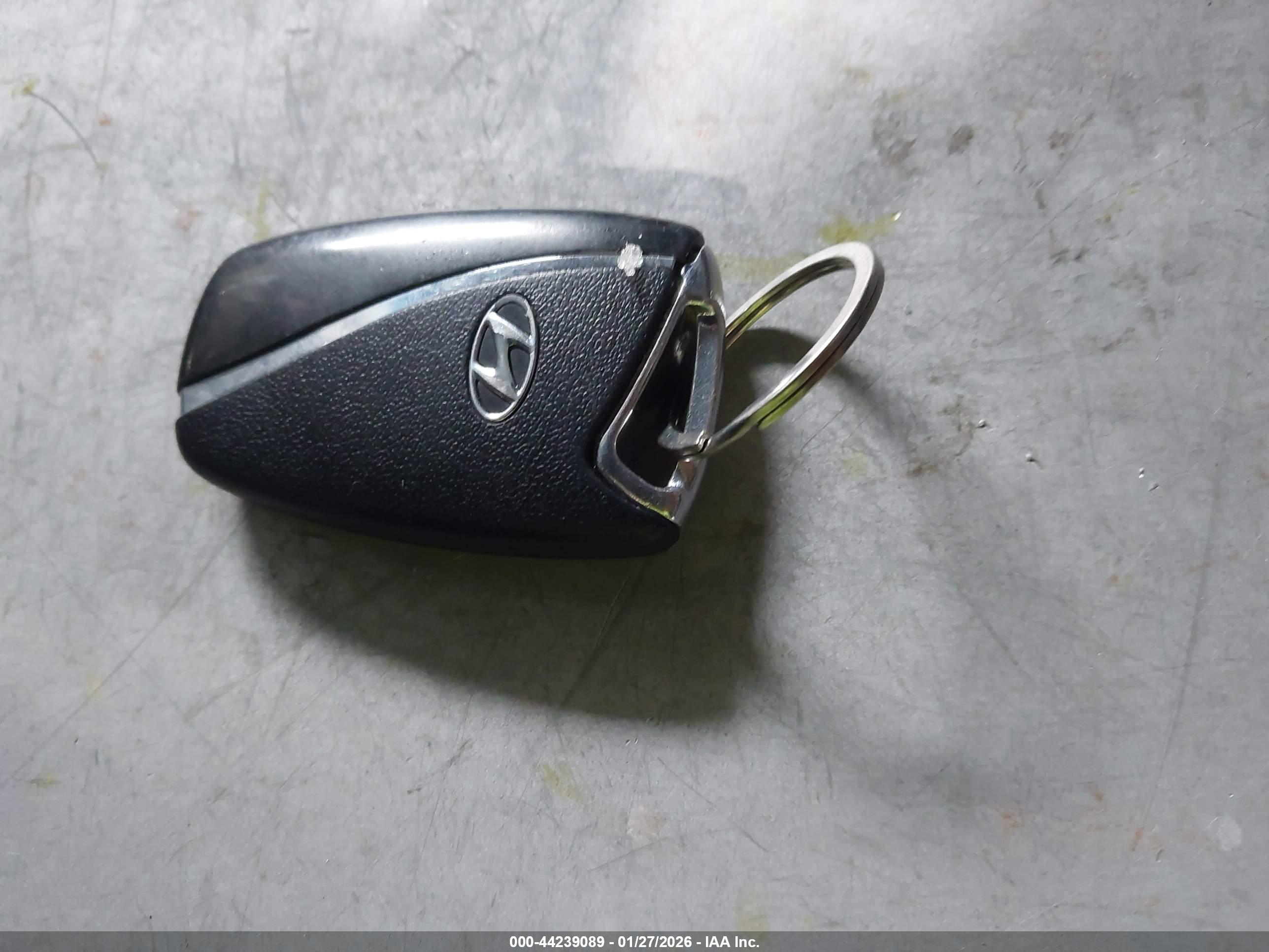 HYUNDAI SANTA image 11