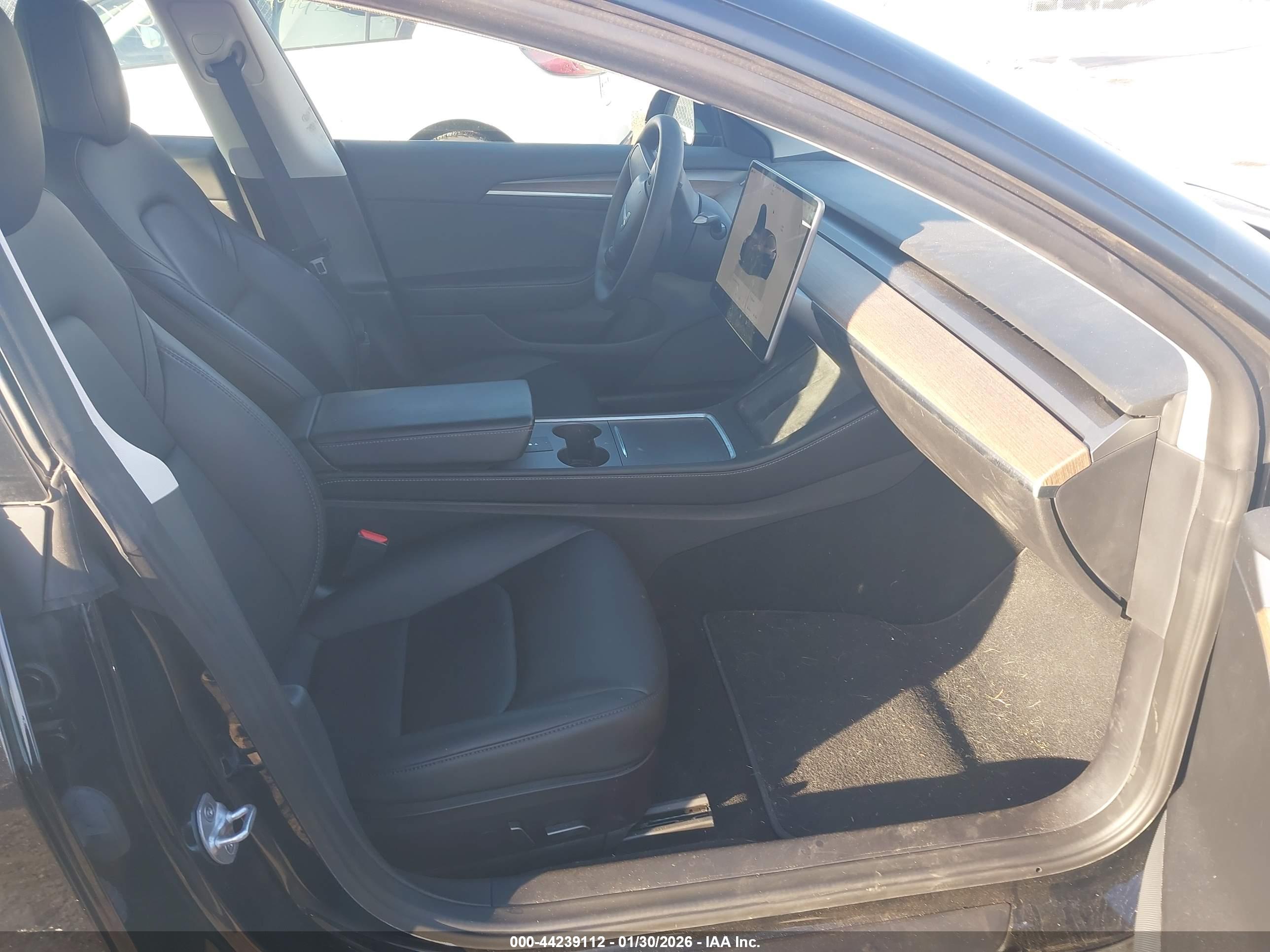 TESLA MODEL image 5