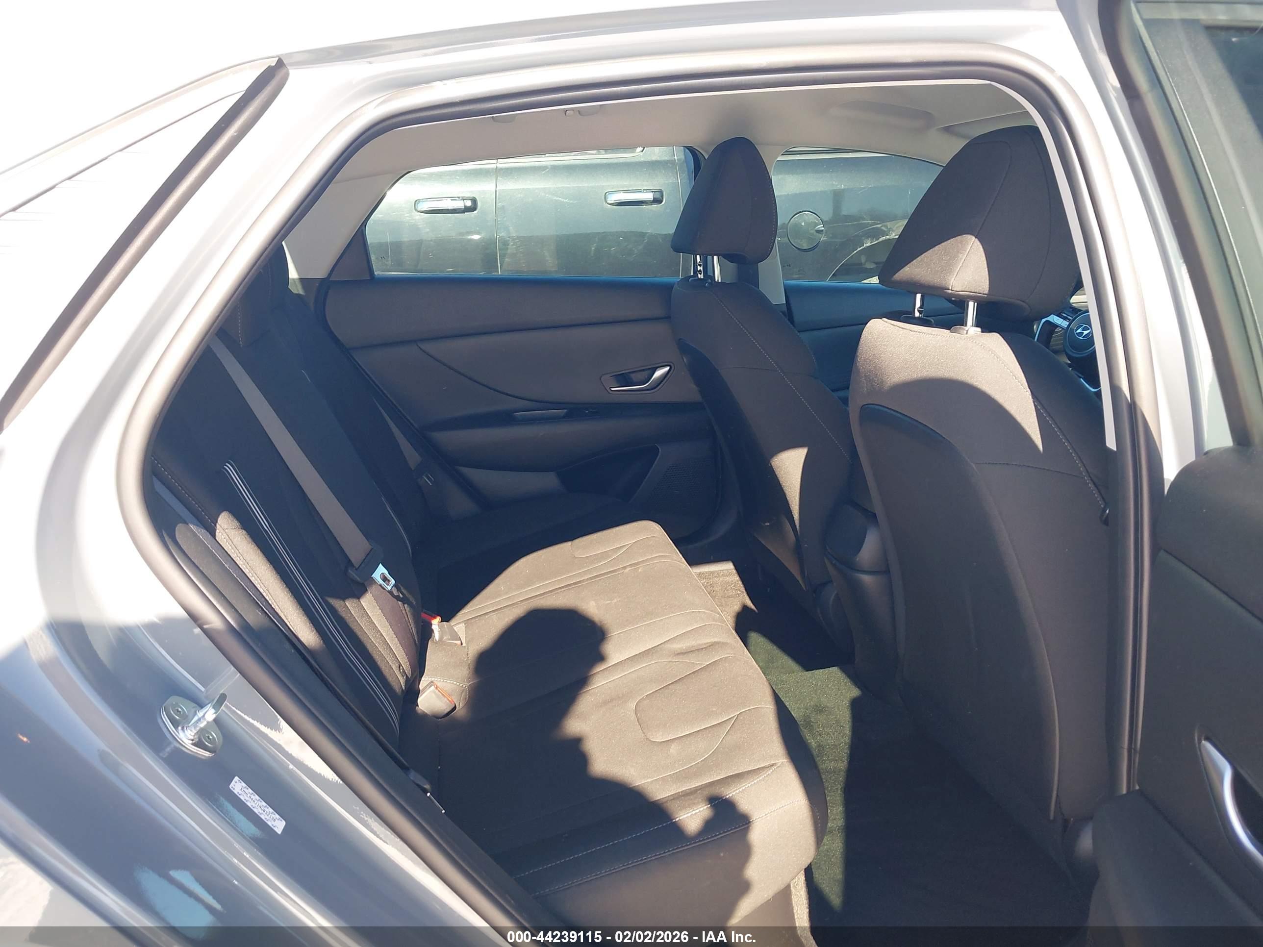 HYUNDAI ELANTRA image 8