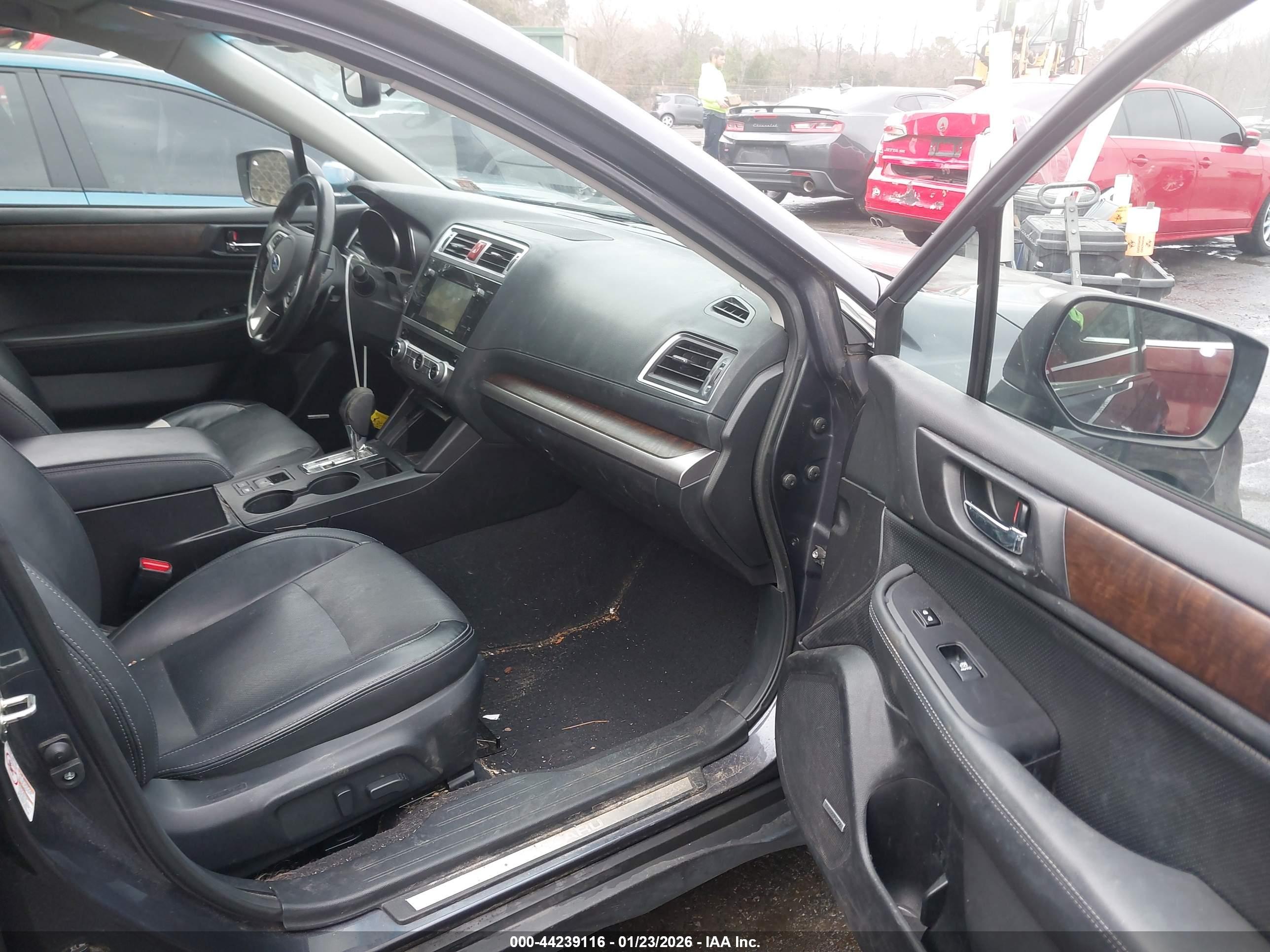 SUBARU OUTBACK image 5