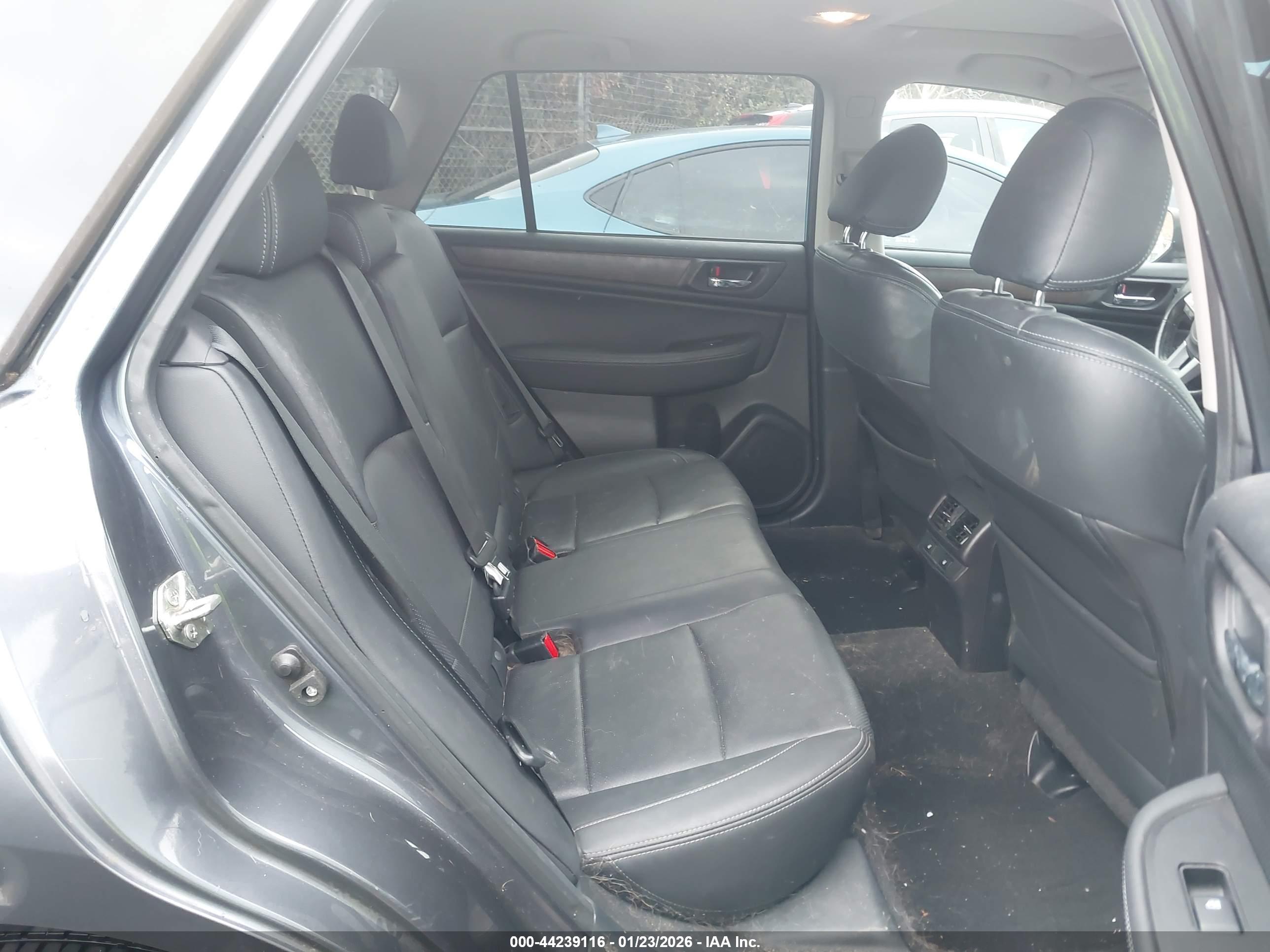 SUBARU OUTBACK image 8