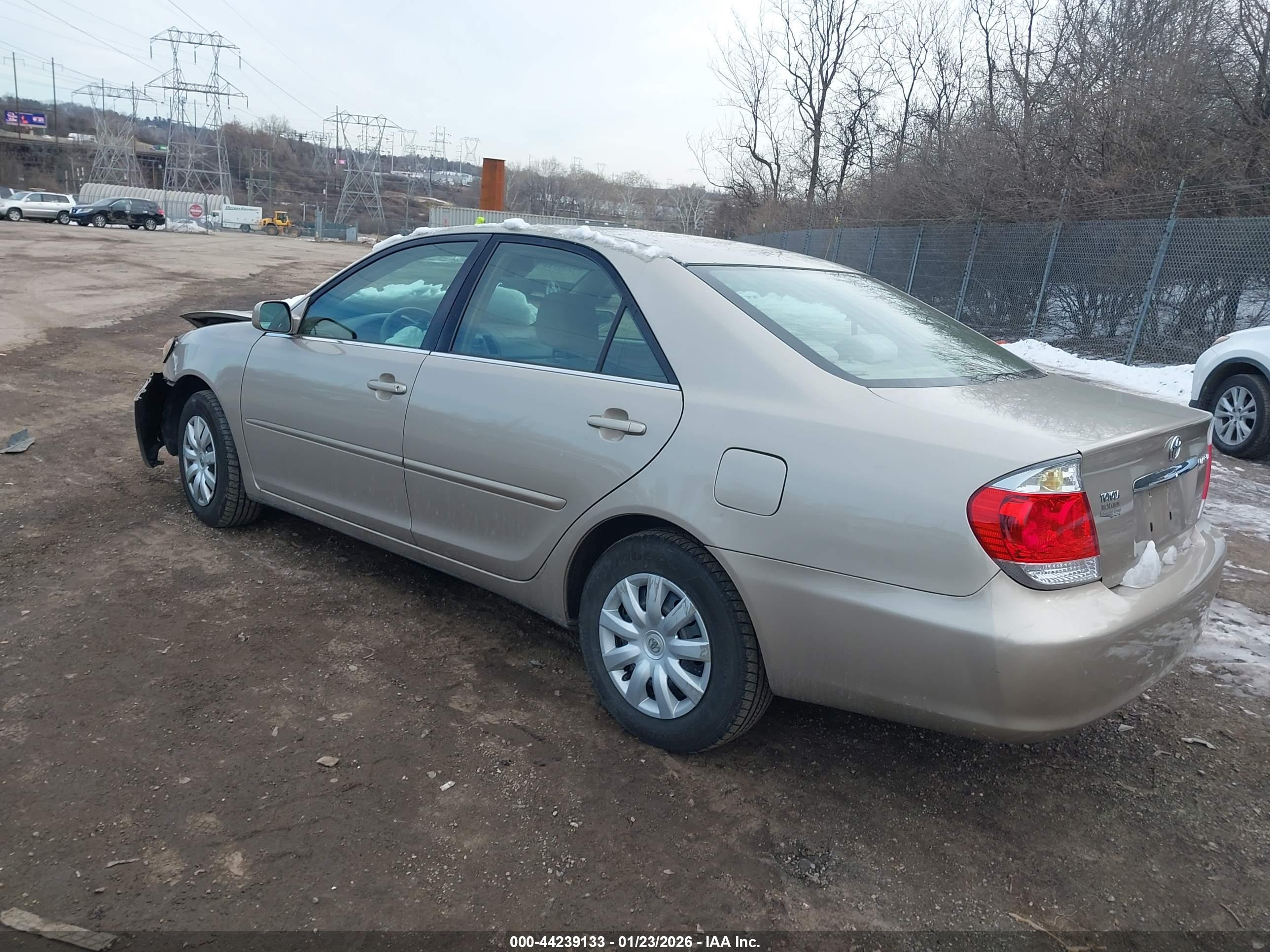 TOYOTA CAMRY image 3