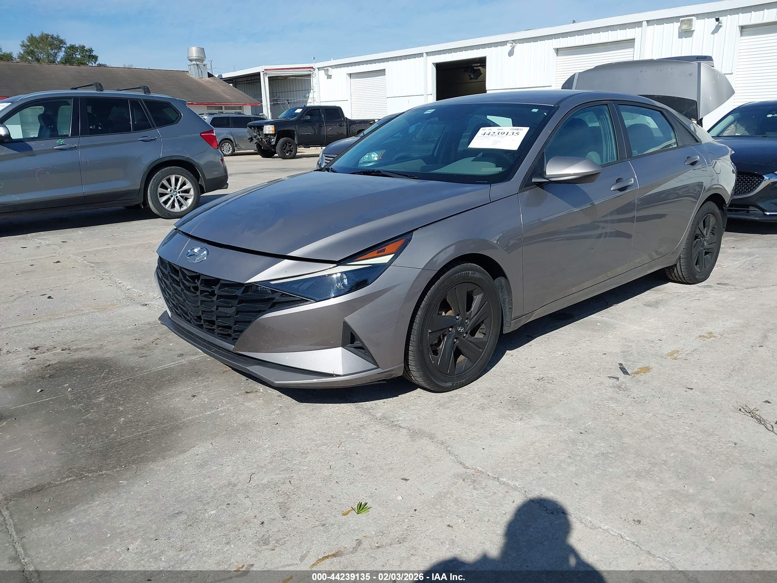 HYUNDAI ELANTRA image 2