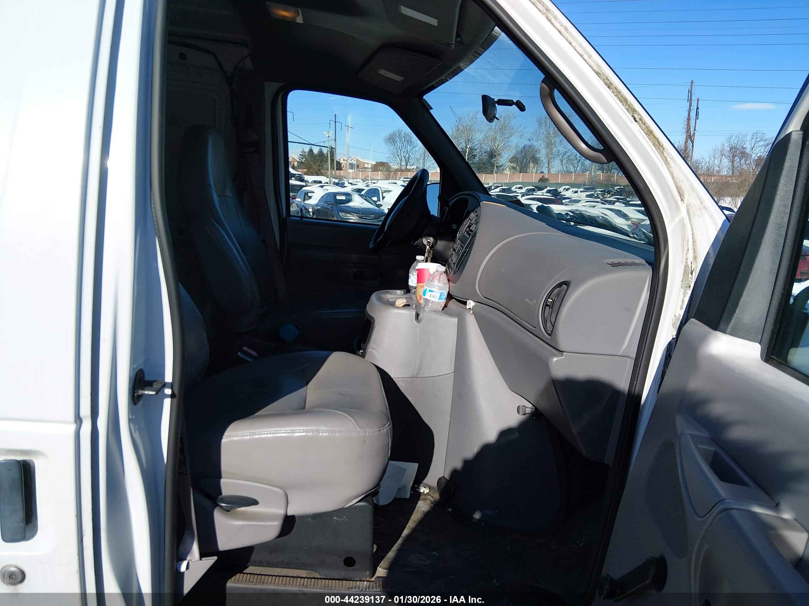 FORD E-250 image 5