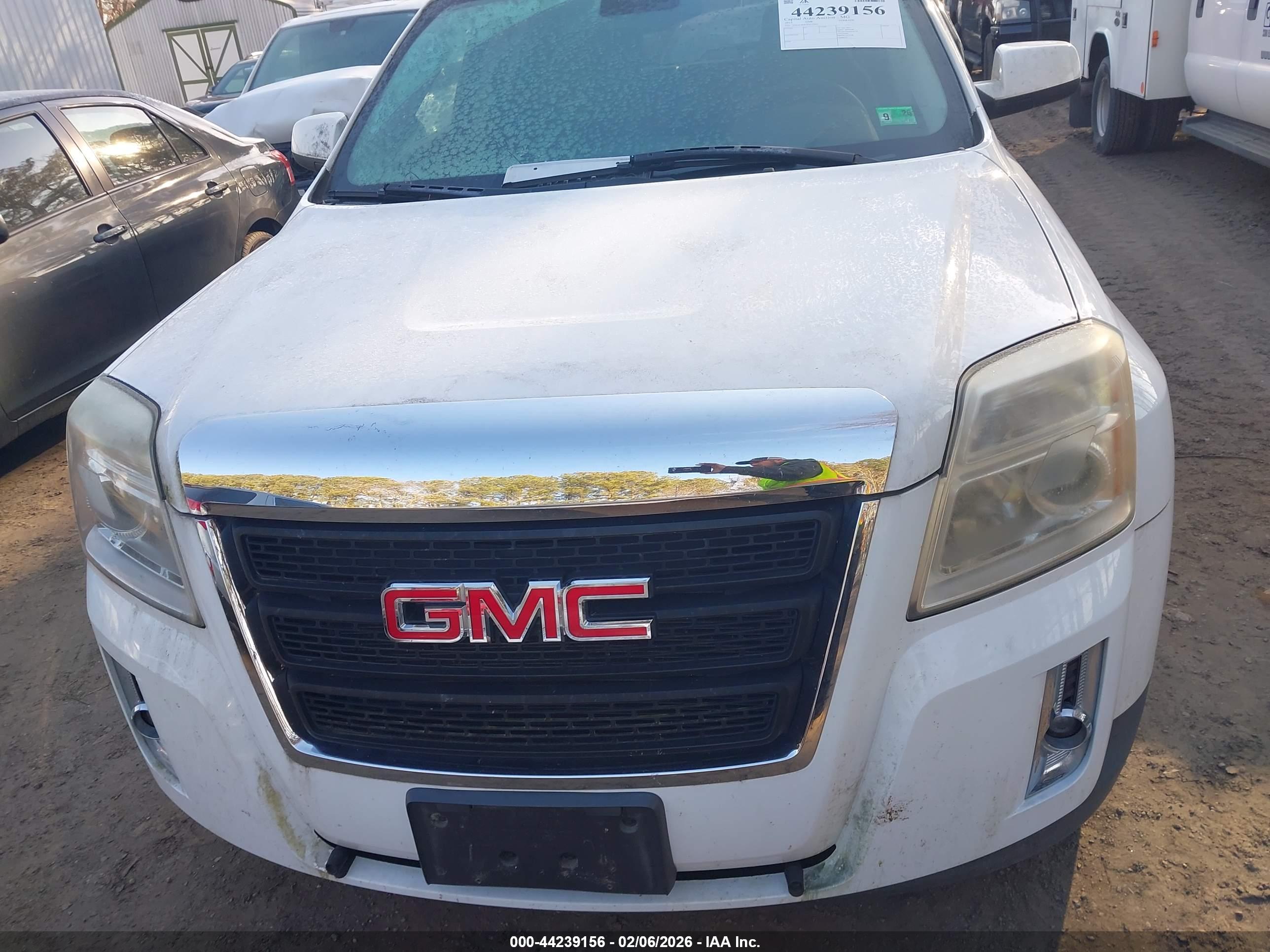 GMC TERRAIN image 6