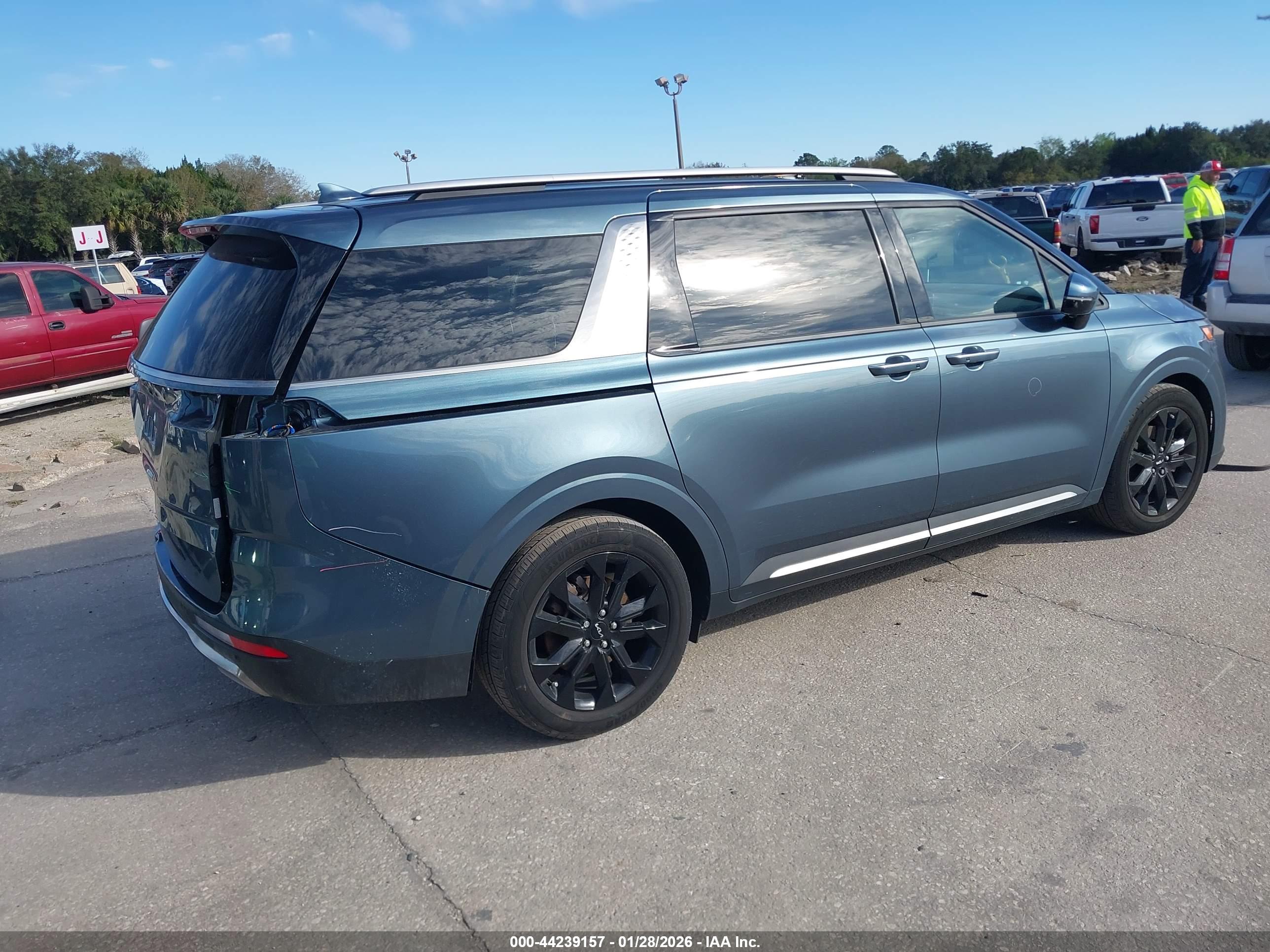 KIA CARNIVAL image 4