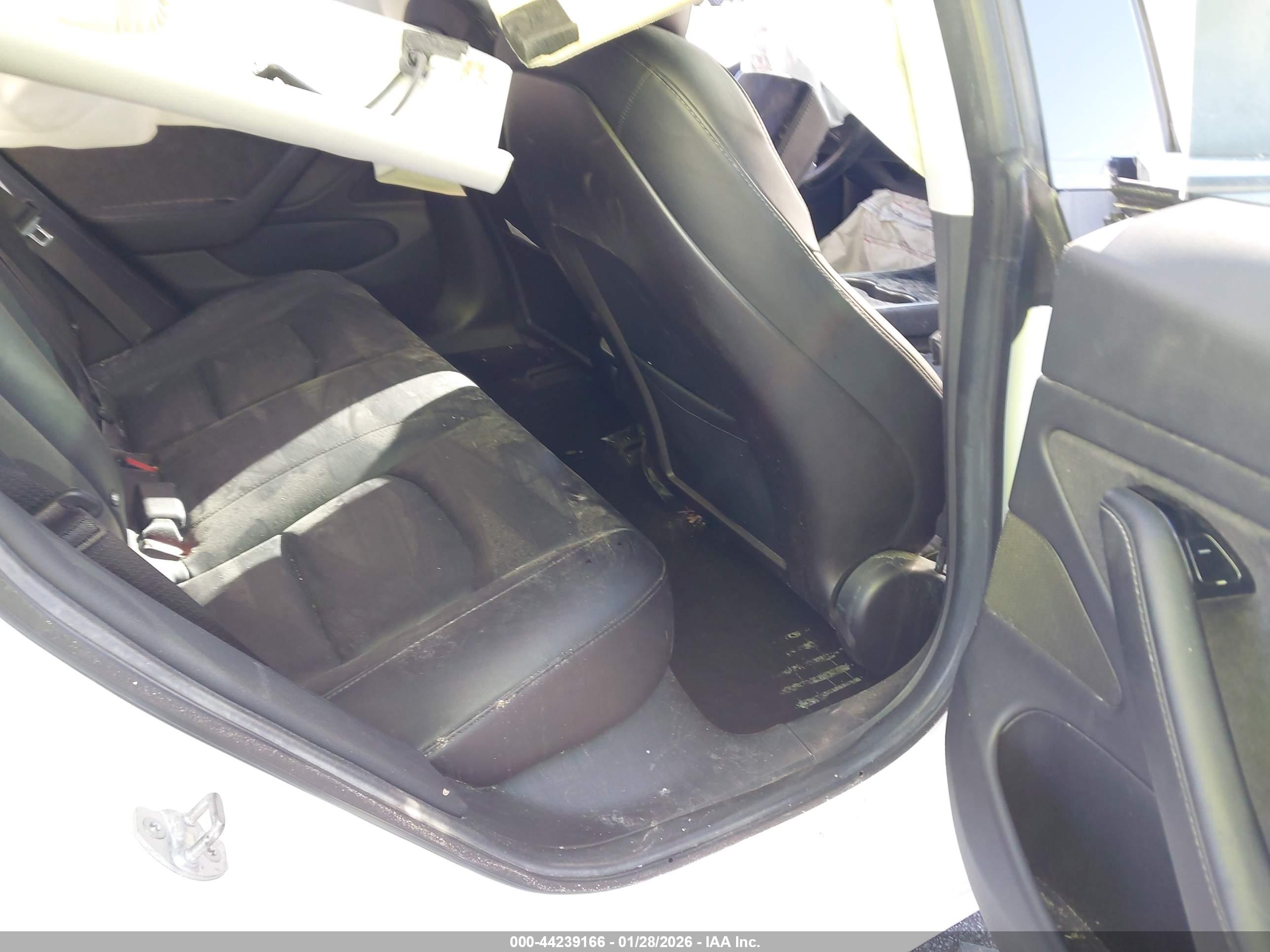 TESLA MODEL image 8