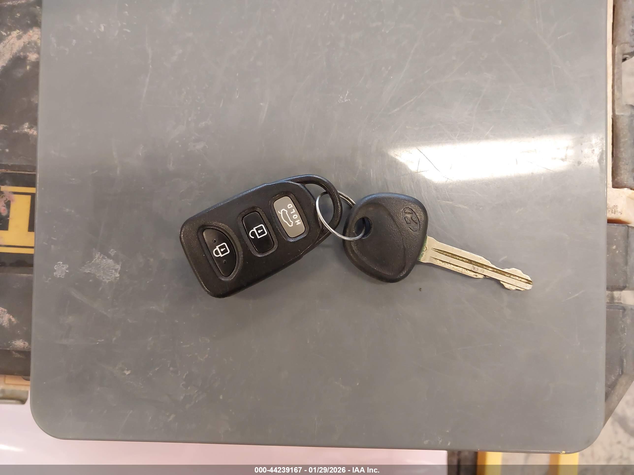 HYUNDAI ELANTRA image 11