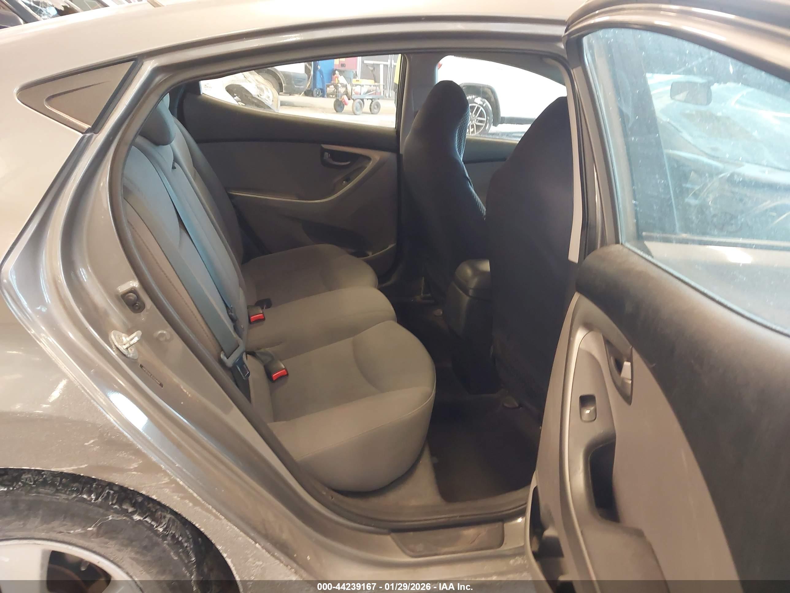 HYUNDAI ELANTRA image 8