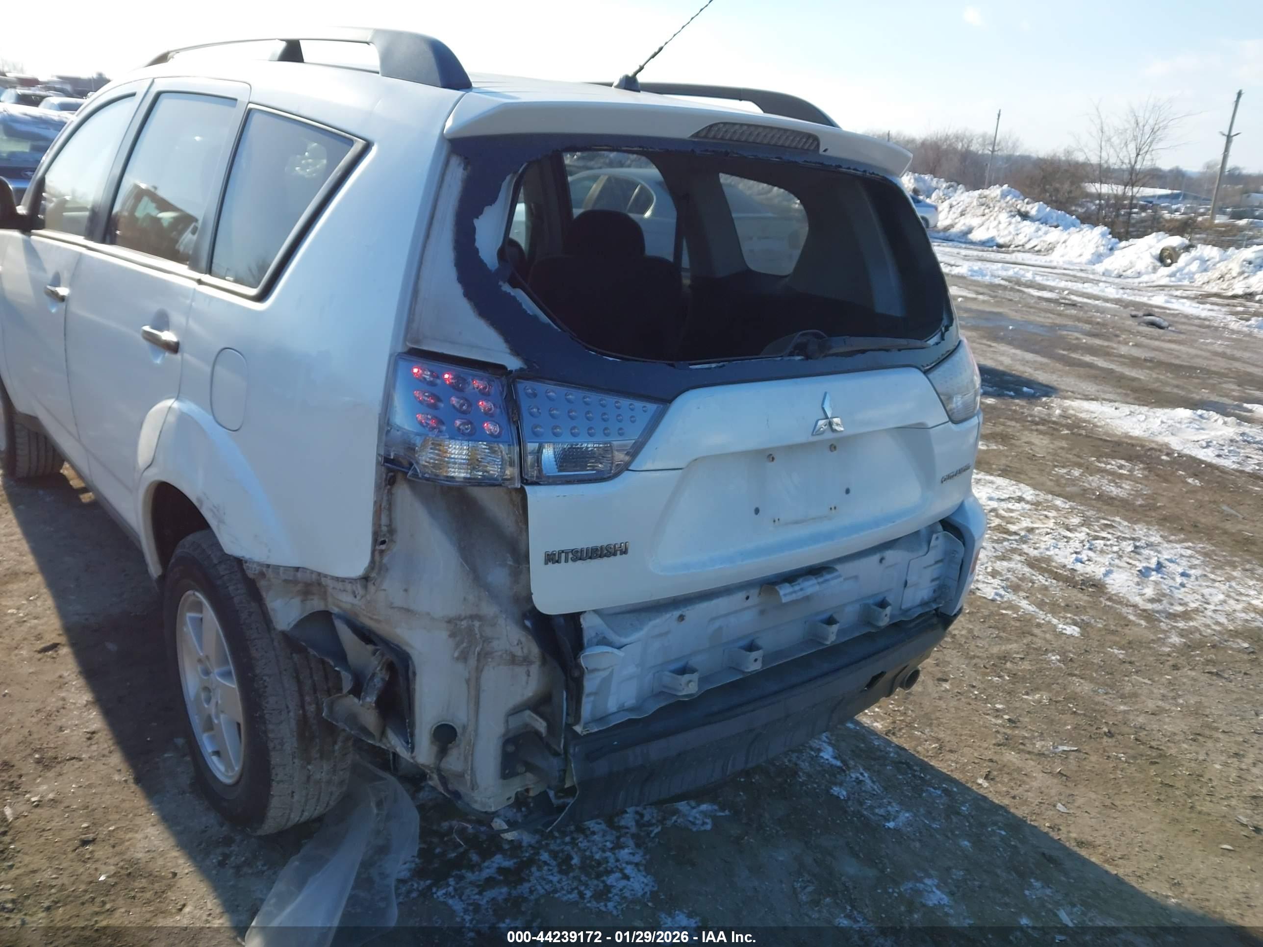 MITSUBISHI OUTLANDER image 6