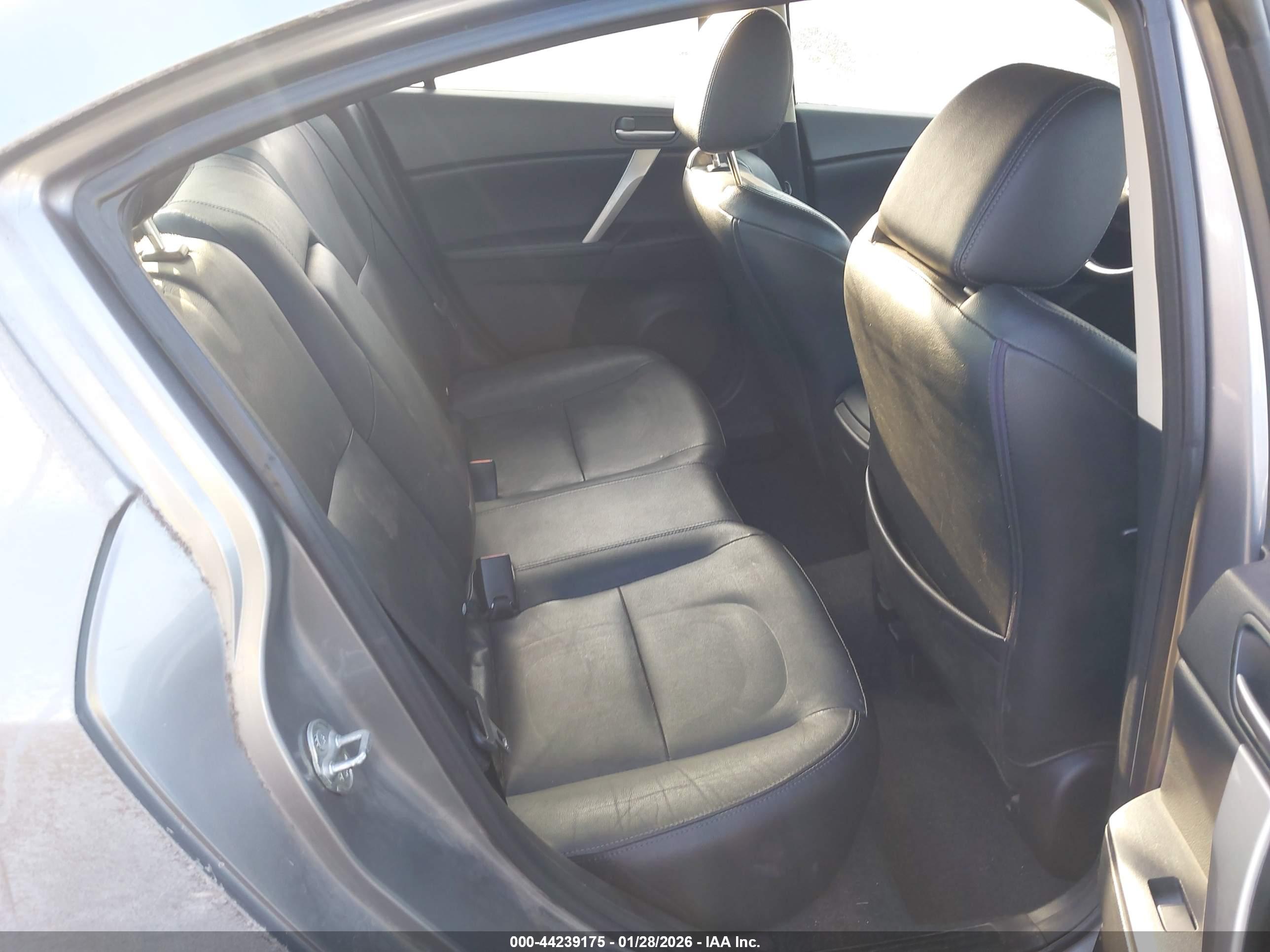 MAZDA MAZDA3 image 8