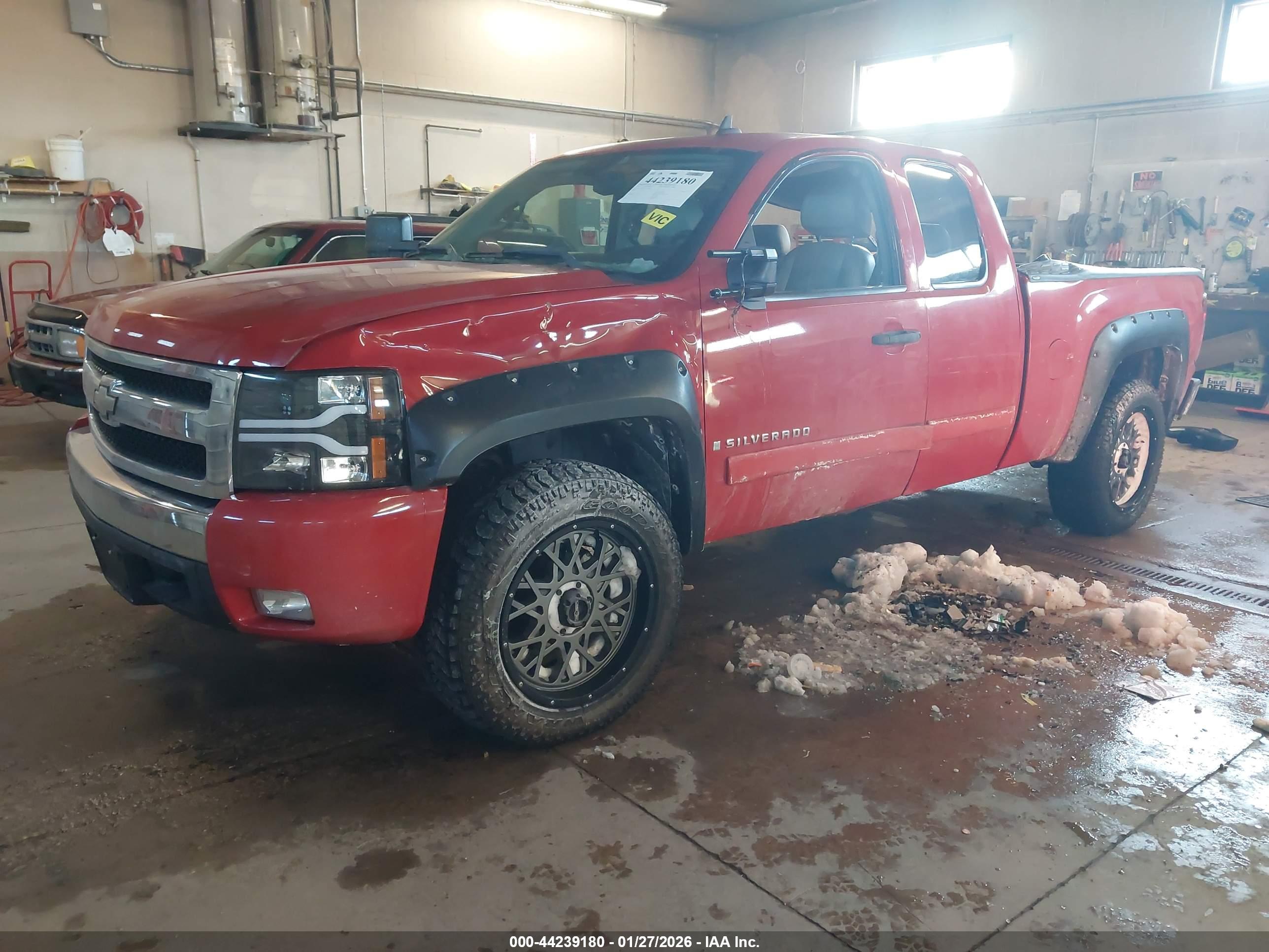 CHEVROLET SILVERADO image 2