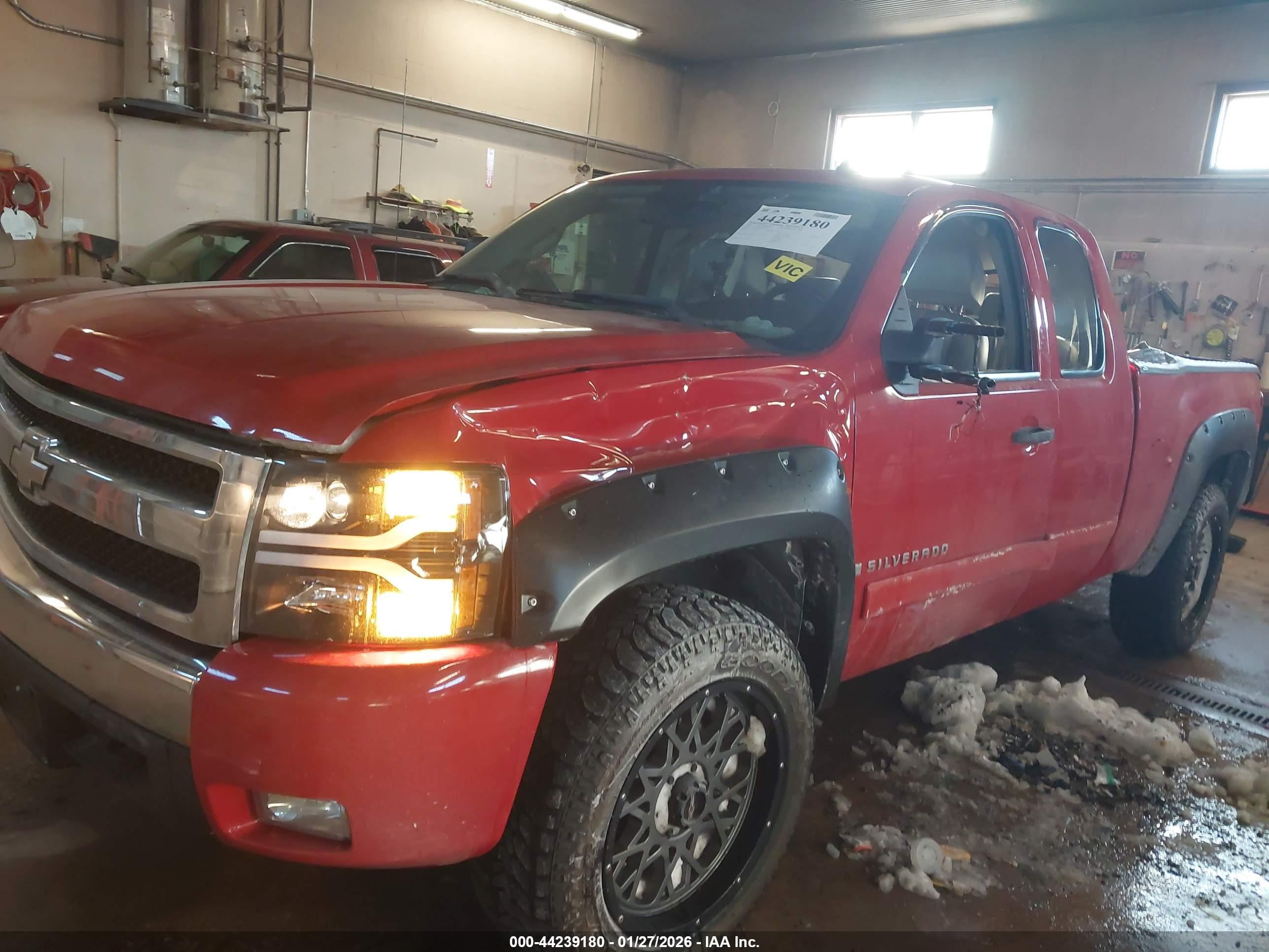 CHEVROLET SILVERADO image 6
