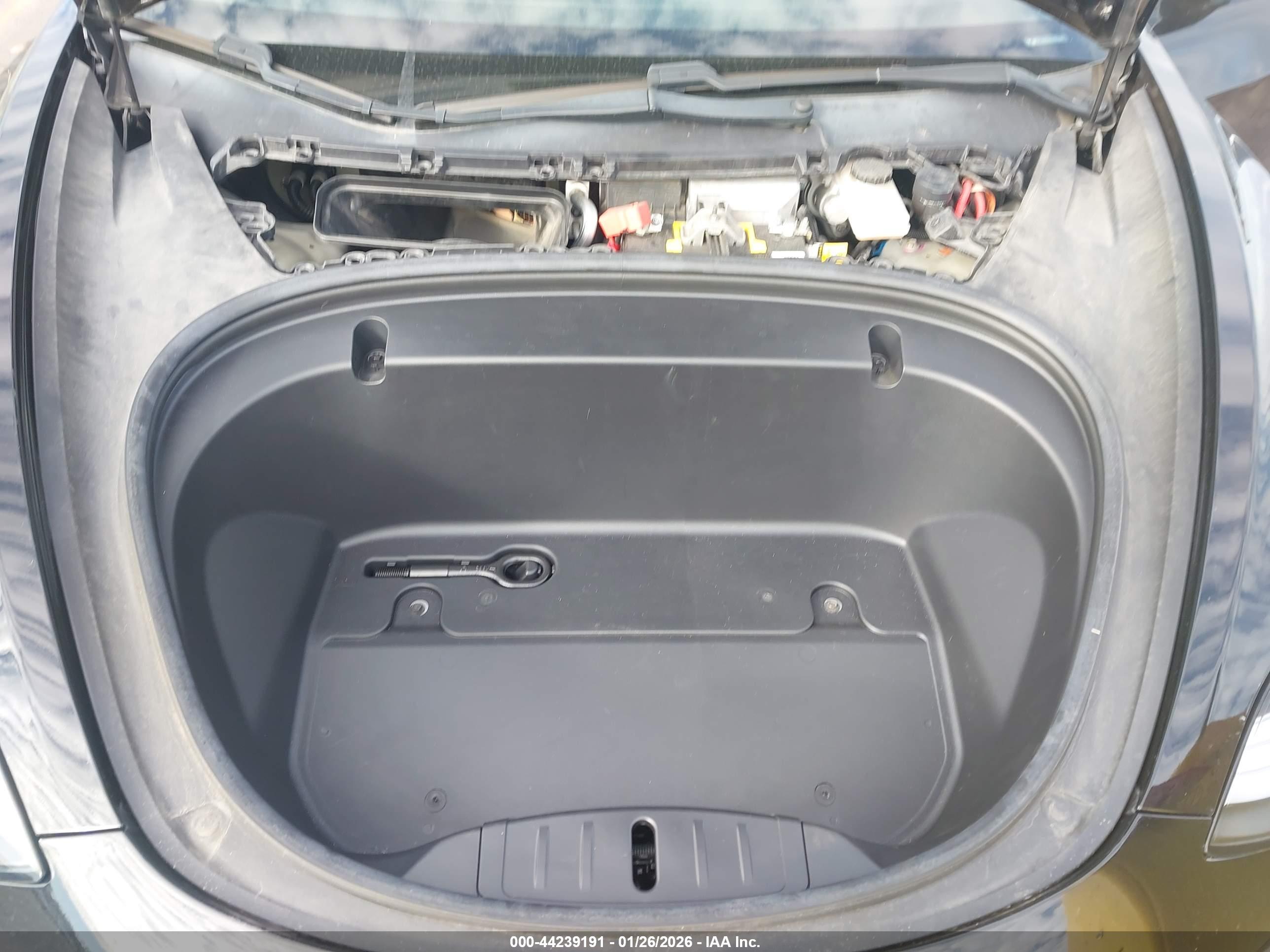 TESLA MODEL image 10