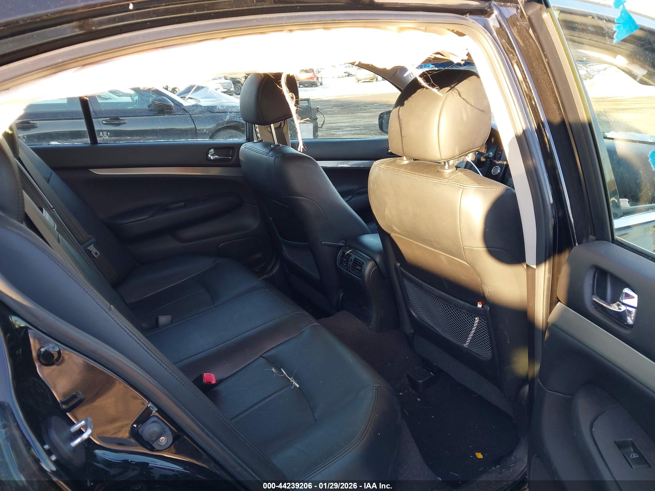 INFINITI G37X image 8